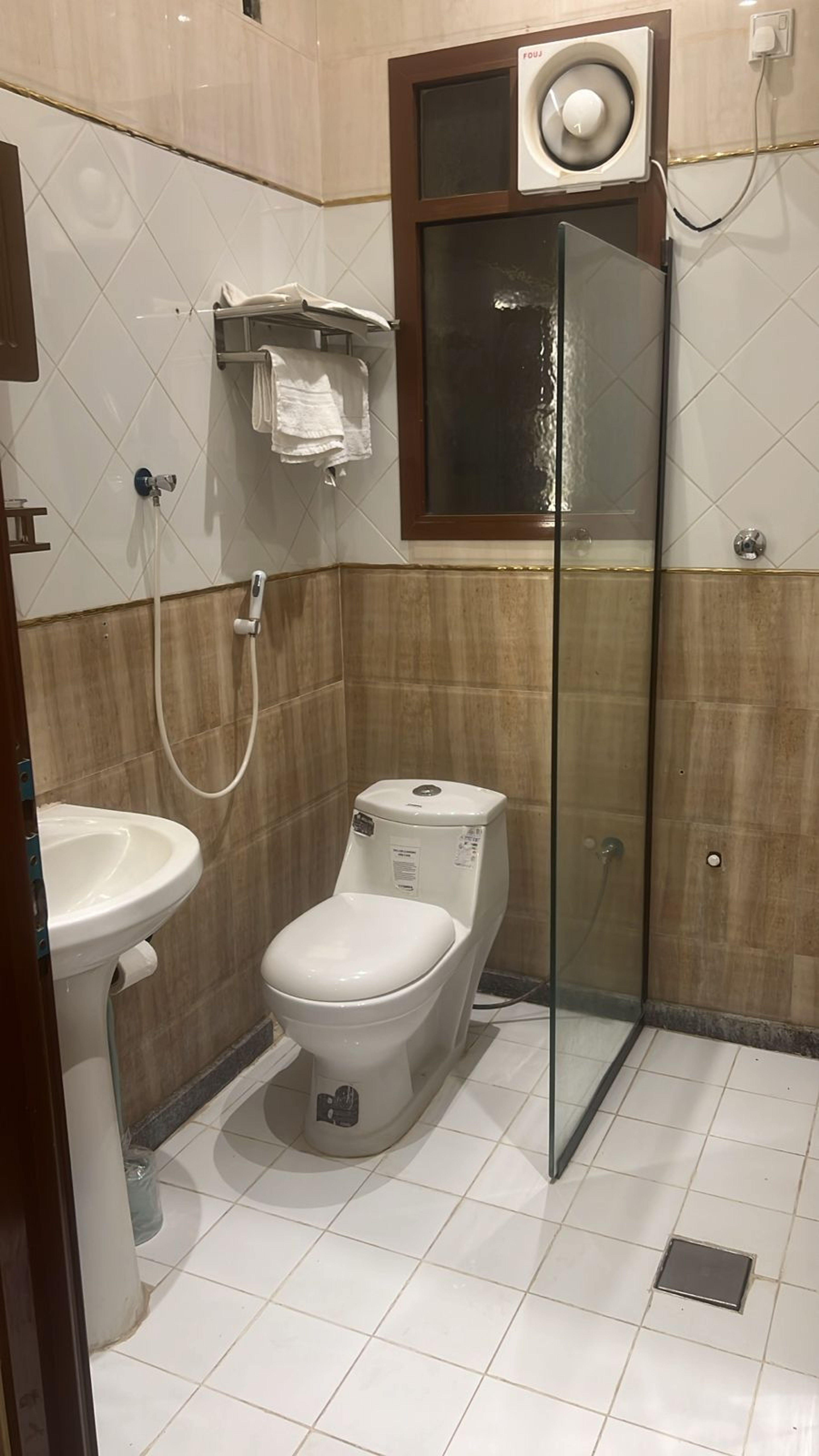 https://img.gathern.co/1400x0/1/bWAxi_do59icysk1tjTBdkvo_PuOYrRN.jpeg