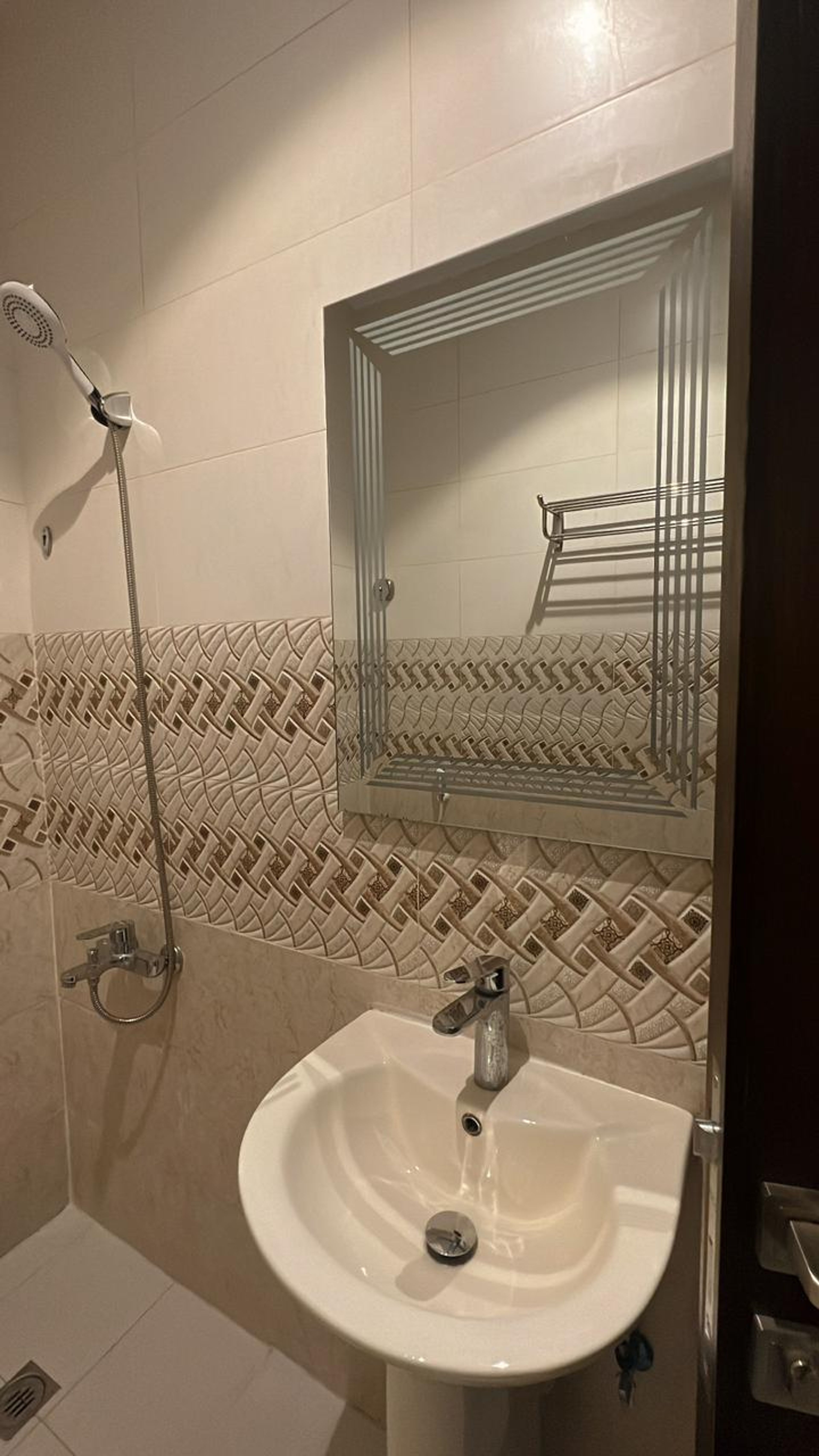 https://img.gathern.co/1400x0/1/bZT6aRkN-miRsPEJ0UPRp8sQRDYurc0E.jpg