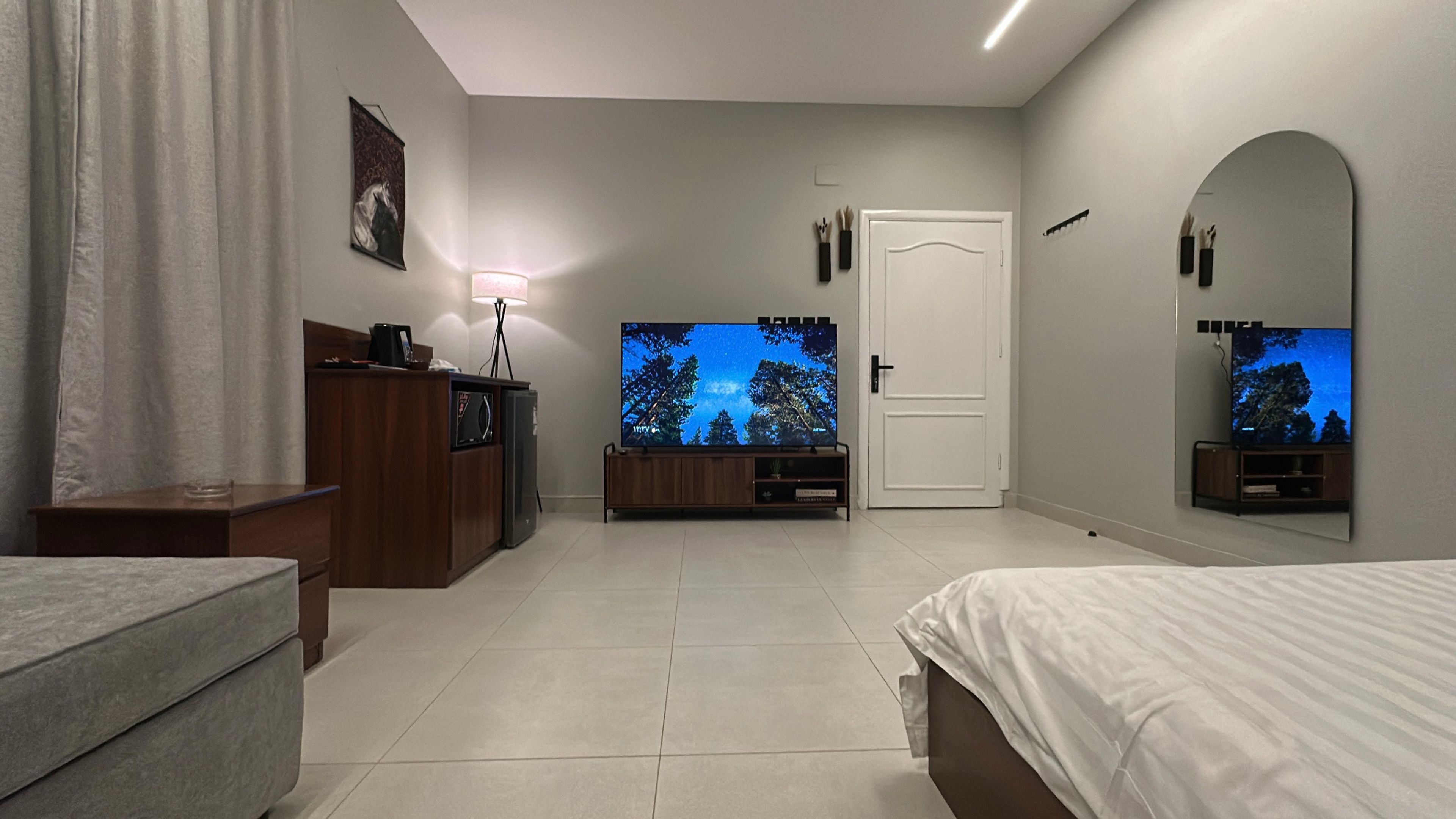 https://img.gathern.co/1400x0/1/bbcqMxT53BG_T1o3XoOgU9wsTQLirdCK.jpg