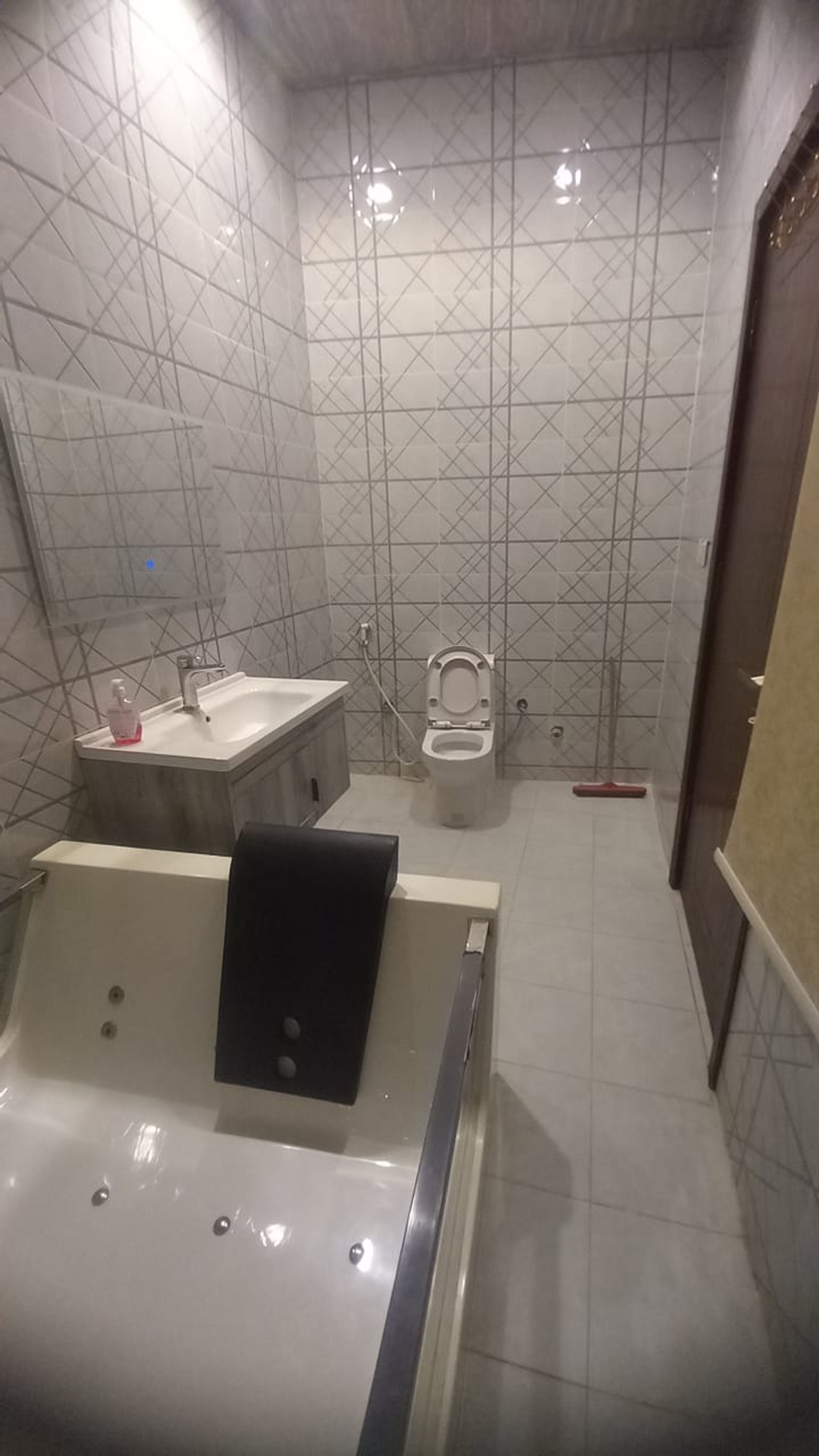 https://img.gathern.co/1400x0/1/bnyVwzKbGyMpb-pYiqu7fmpcGokUIsfE.jpg