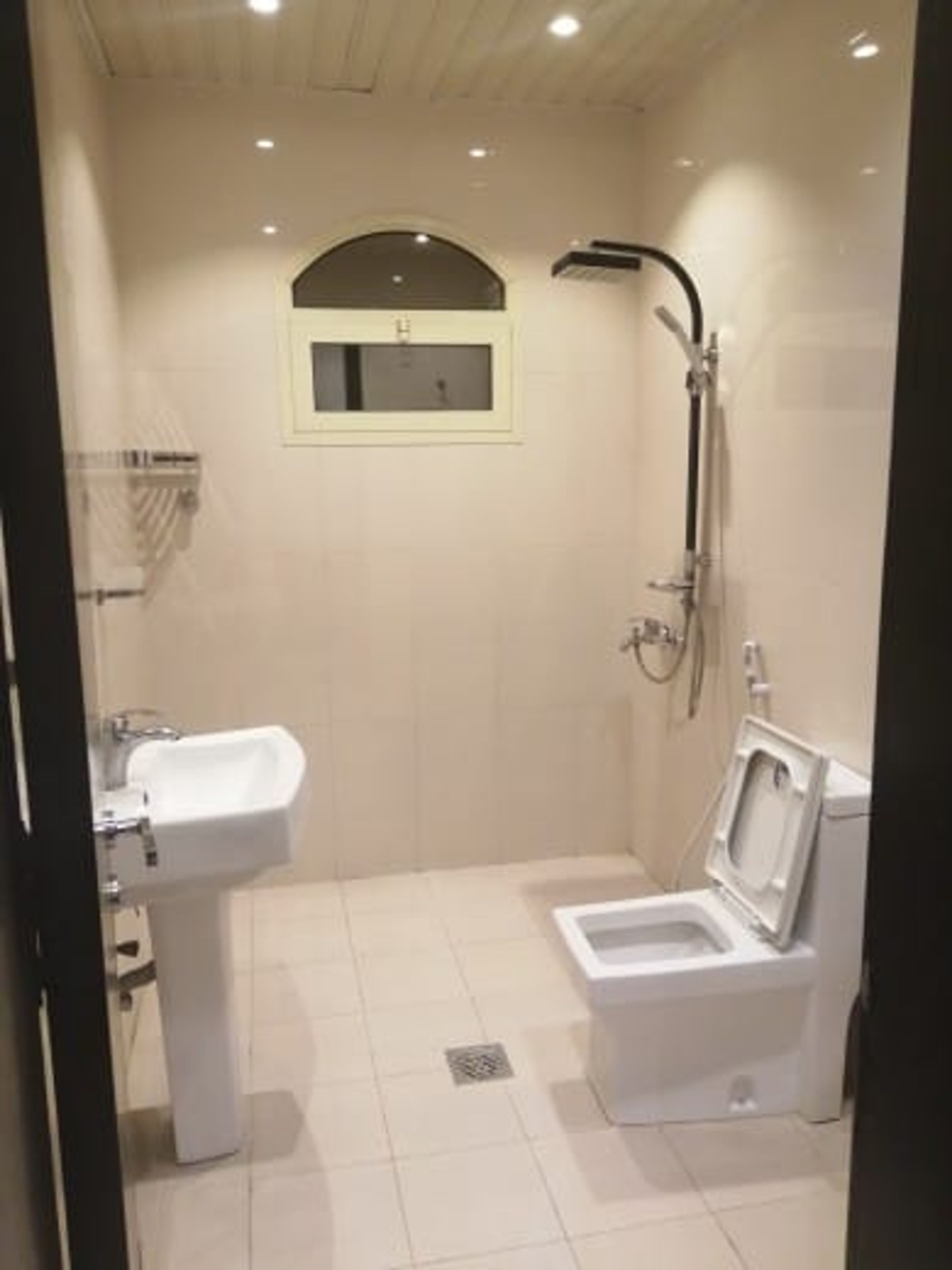 https://img.gathern.co/1400x0/1/cGIr6flECJOKWv1majp48mr1XHXvw2Hu.jpg