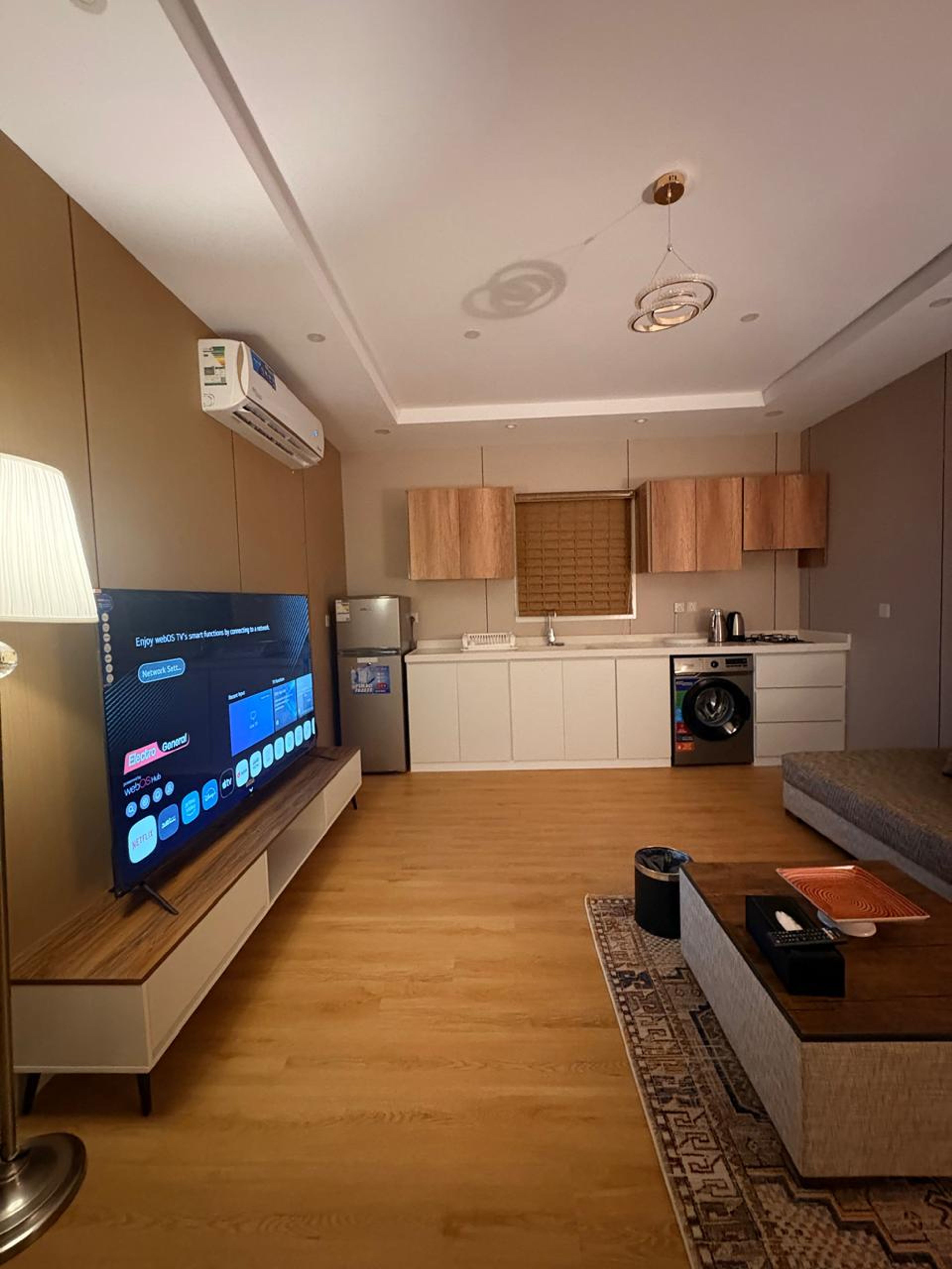 https://img.gathern.co/1400x0/1/cPs3CgdZGvVQSzLo70szBQeJgmmUQwx8.jpg