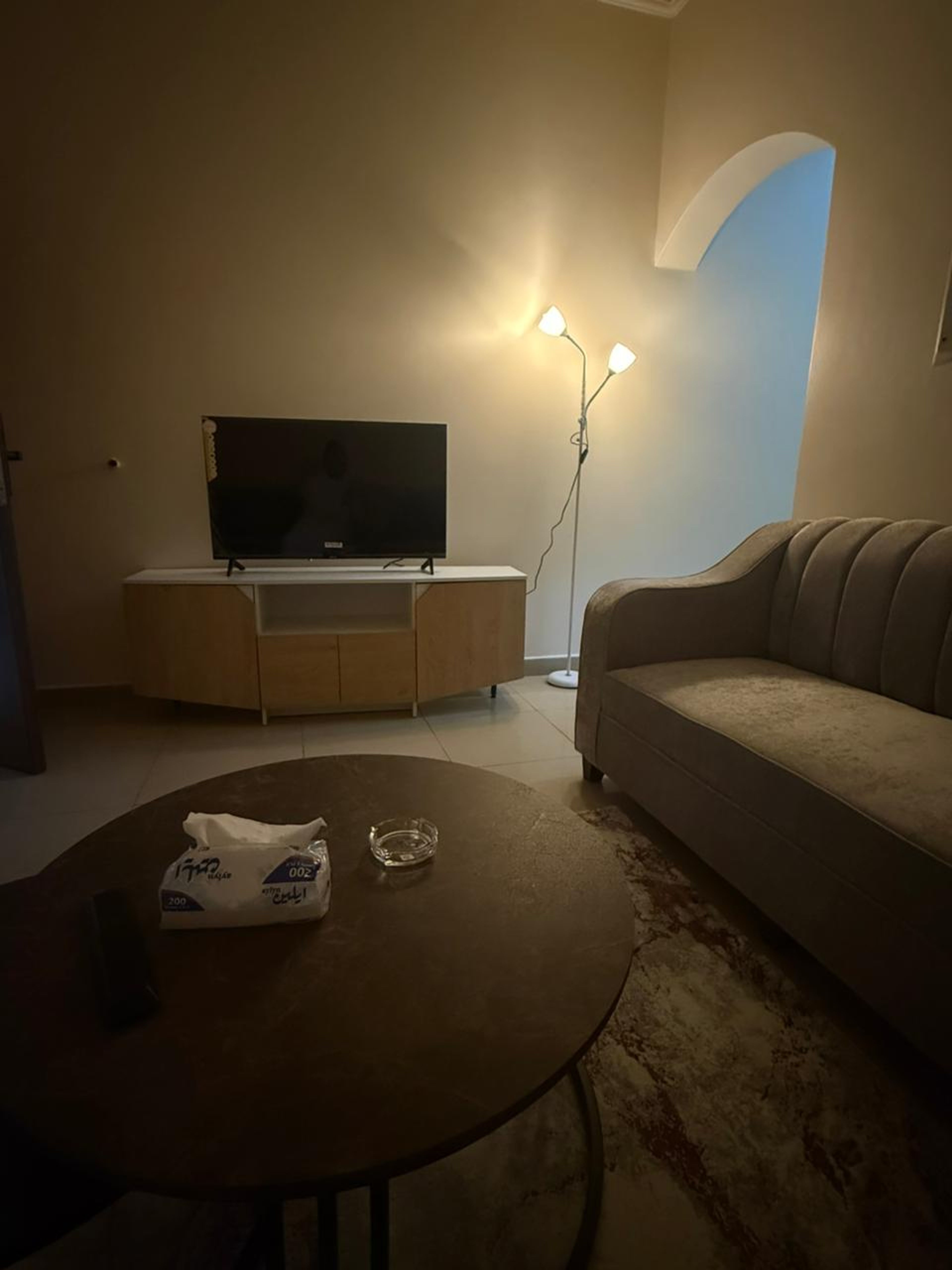 https://img.gathern.co/1400x0/1/cYhD-J9022RFXtrRTqVjOnPRDSFI_GP5.jpg