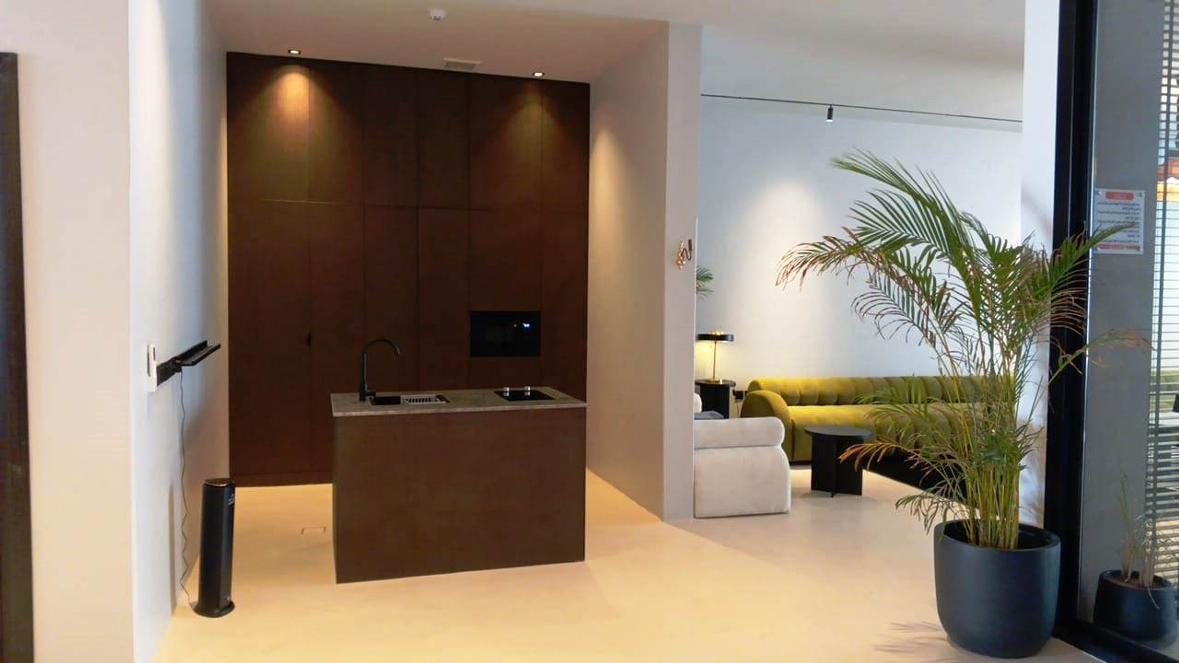 https://img.gathern.co/1400x0/1/ceo-BmfnrOLF1hTfILKA9A4KTK2RDnYu.jpeg