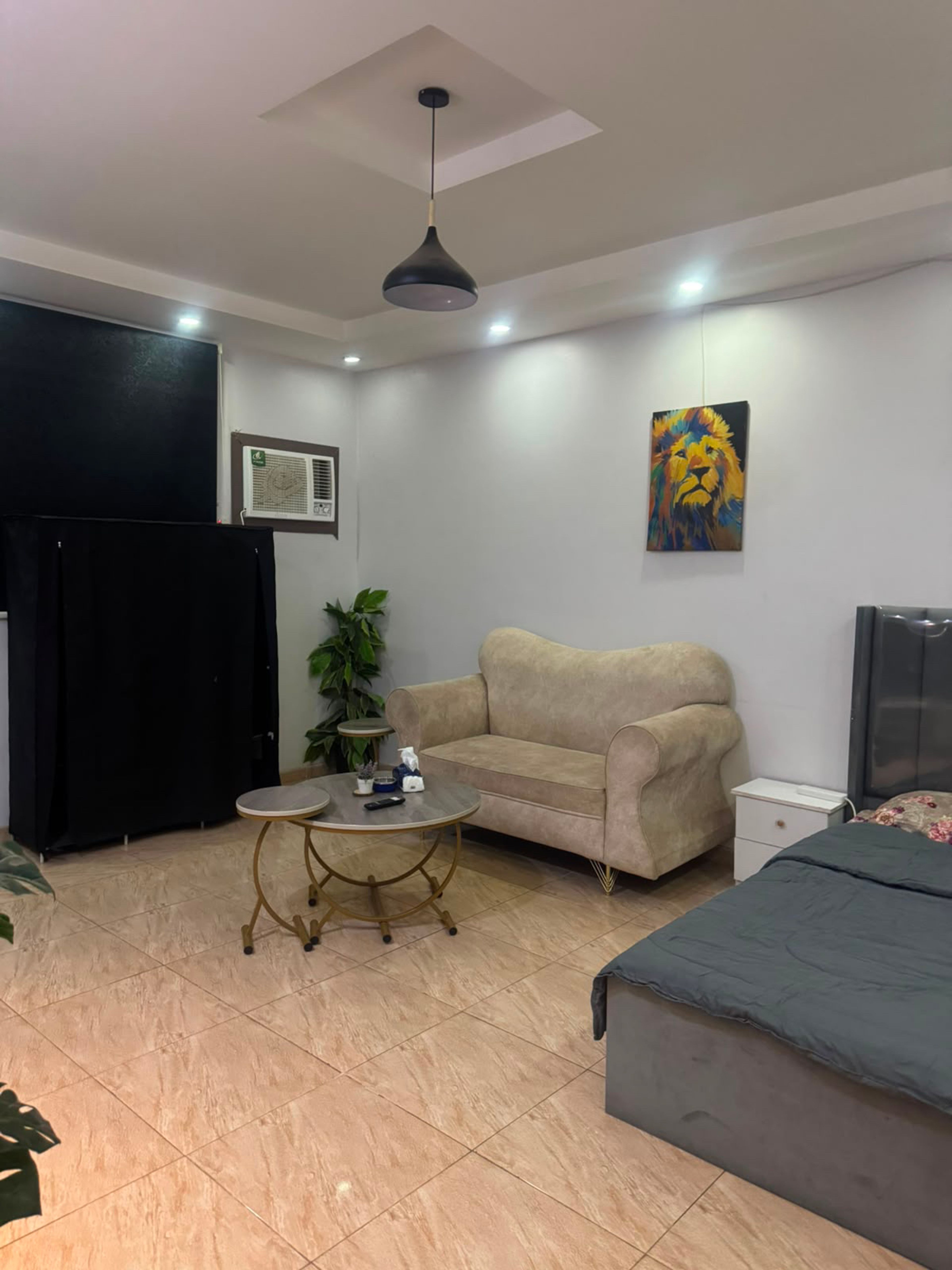 https://img.gathern.co/1024x0/1/cit2RgsaupB32PwolwAyeNZZg63GZnAY.jpg