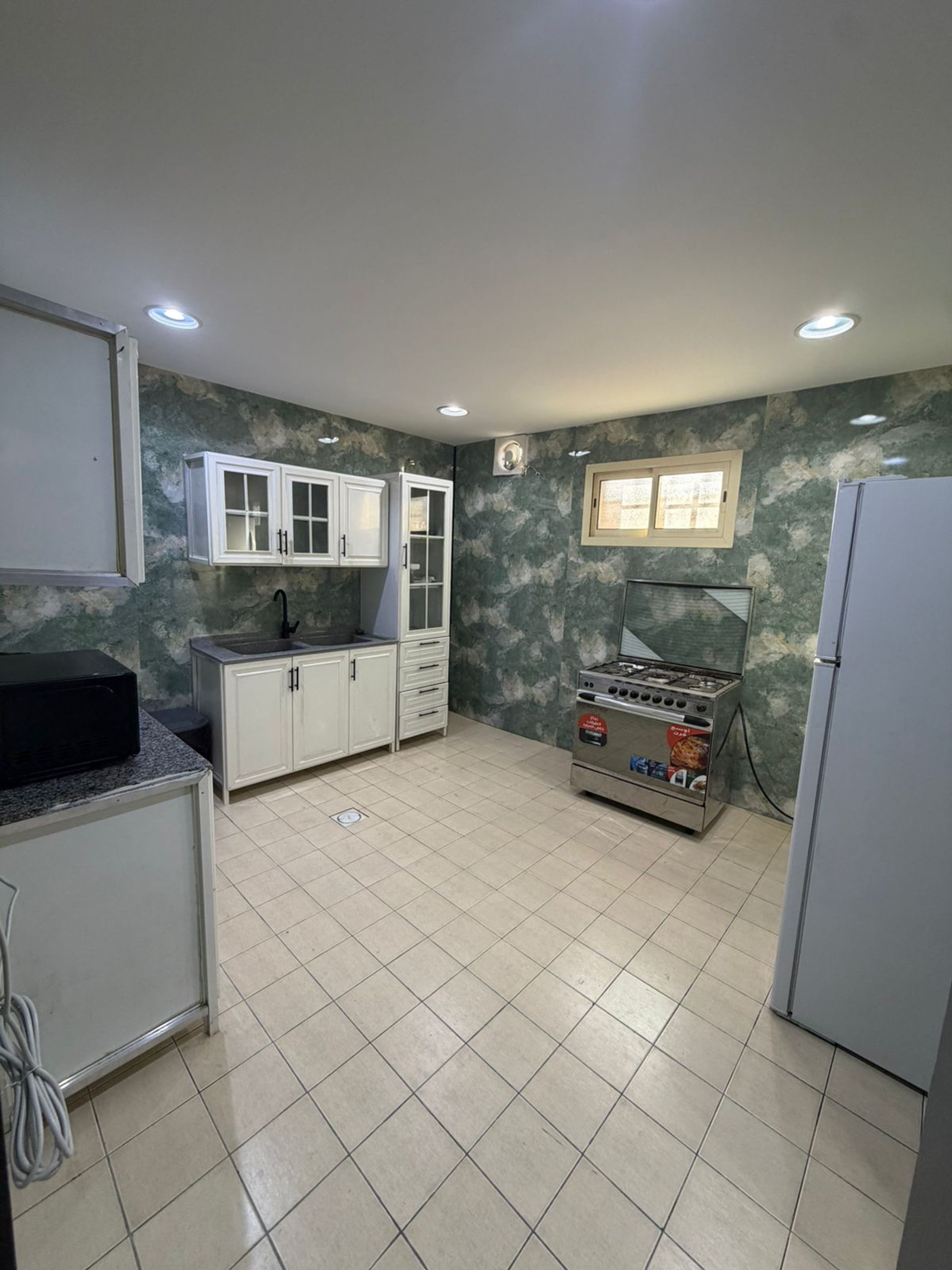 https://img.gathern.co/1024x0/1/cjEVyqt-FFdemwTs838ca3MmcVf7P_eN.jpg
