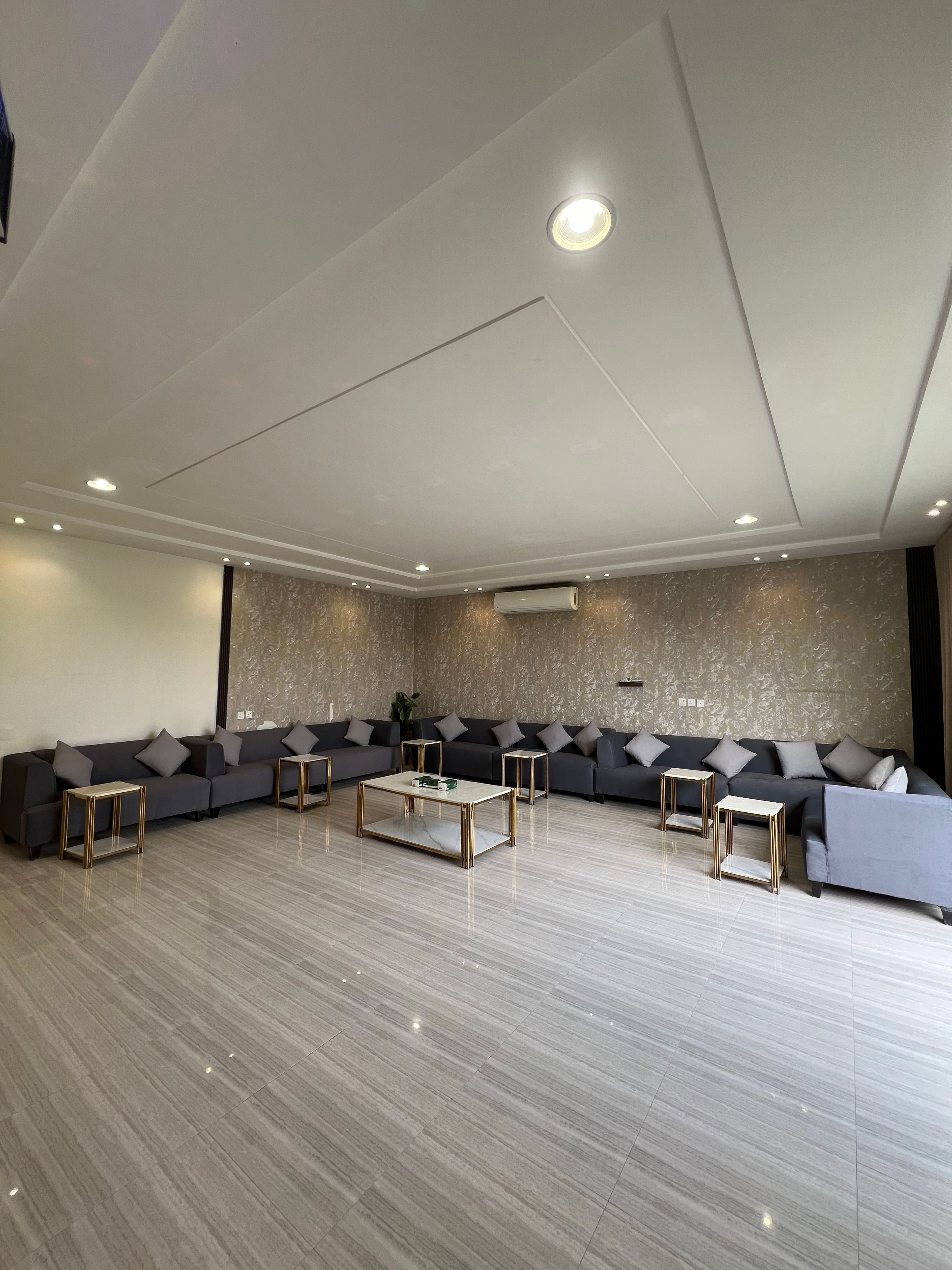 https://img.gathern.co/1400x0/1/cjtHyvMaq2OF8pTIX76uElb5D4TLZTLU.jpg