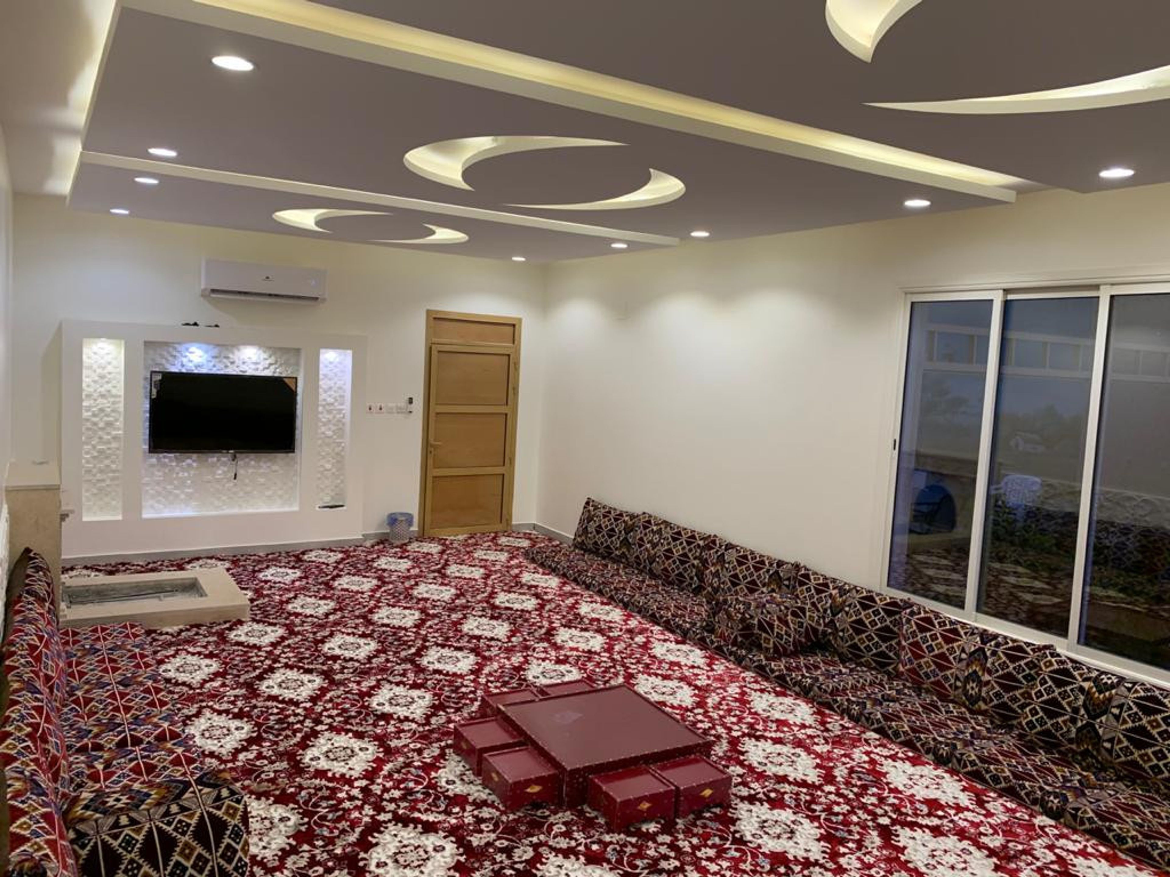 https://img.gathern.co/1400x0/1/cnogwKY8fSnWXga3M7B3QrufdOpZP4sz.jpg
