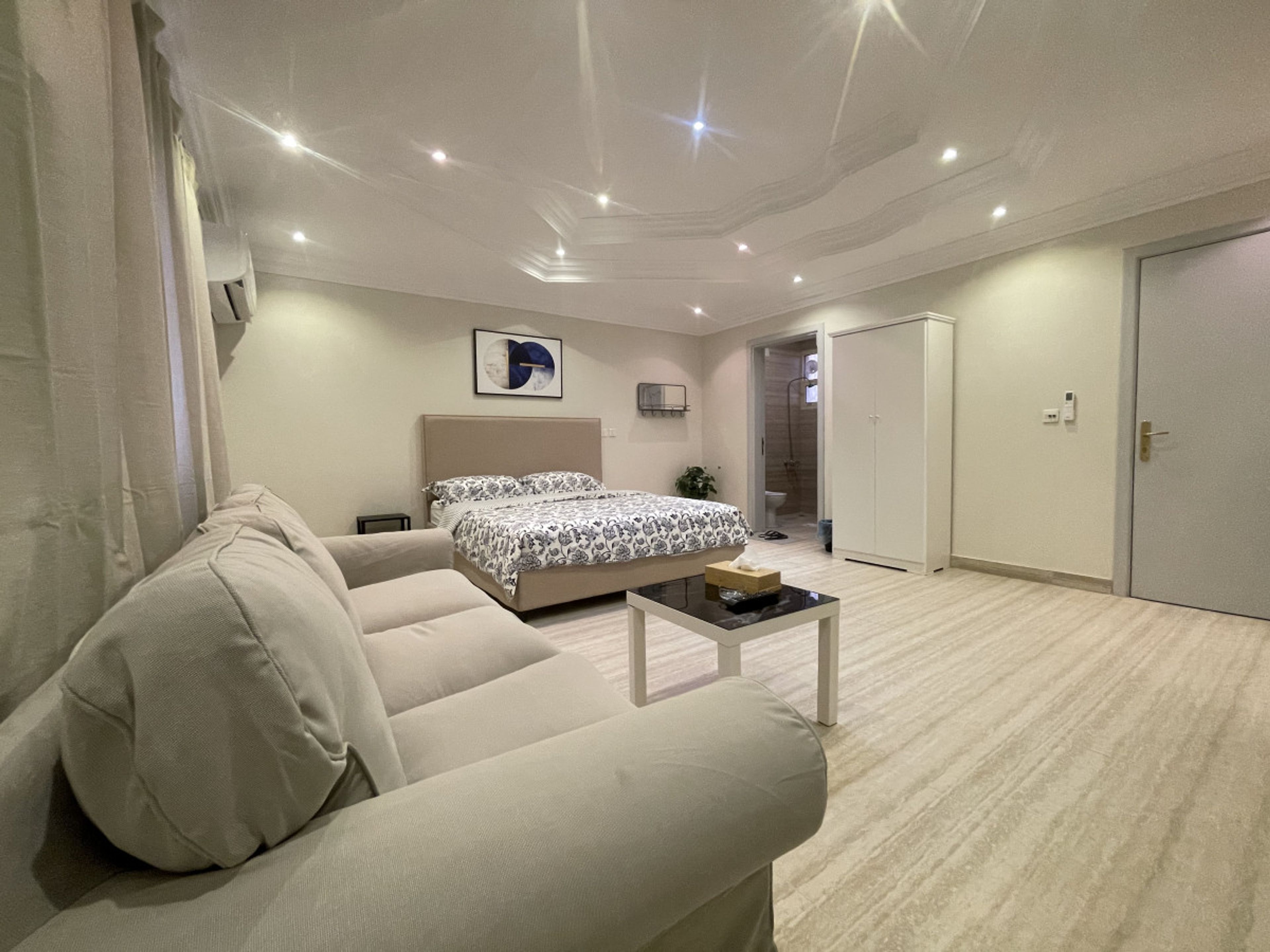 https://img.gathern.co/1400x0/1/cpewYv6PiStGBwJ27kWGD1Gt4owX4zAj.jpeg