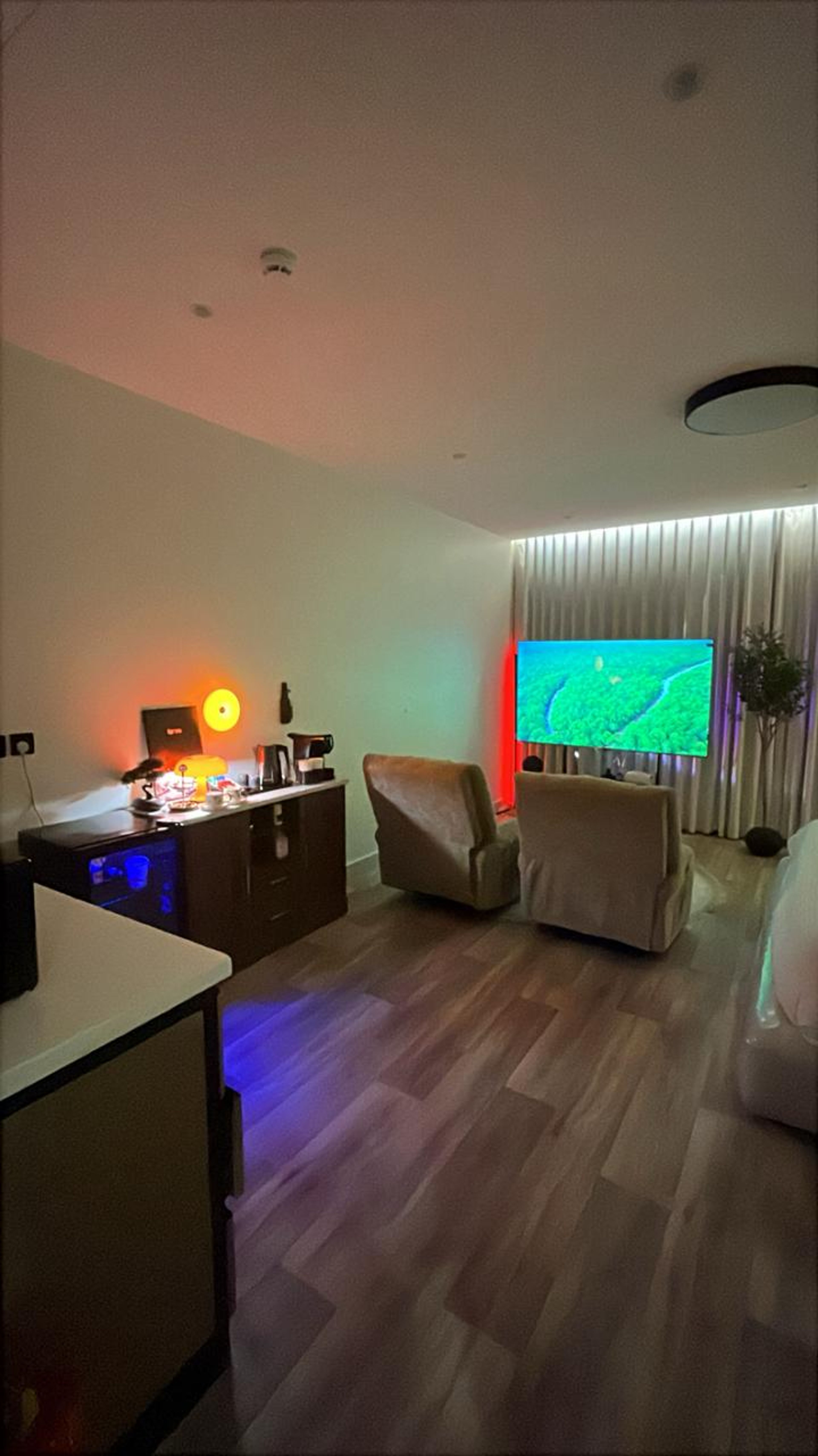 https://img.gathern.co/1400x0/1/cuhDZWDcFo49LgQ5wiUDp-sKAP-mSKTA.jpg