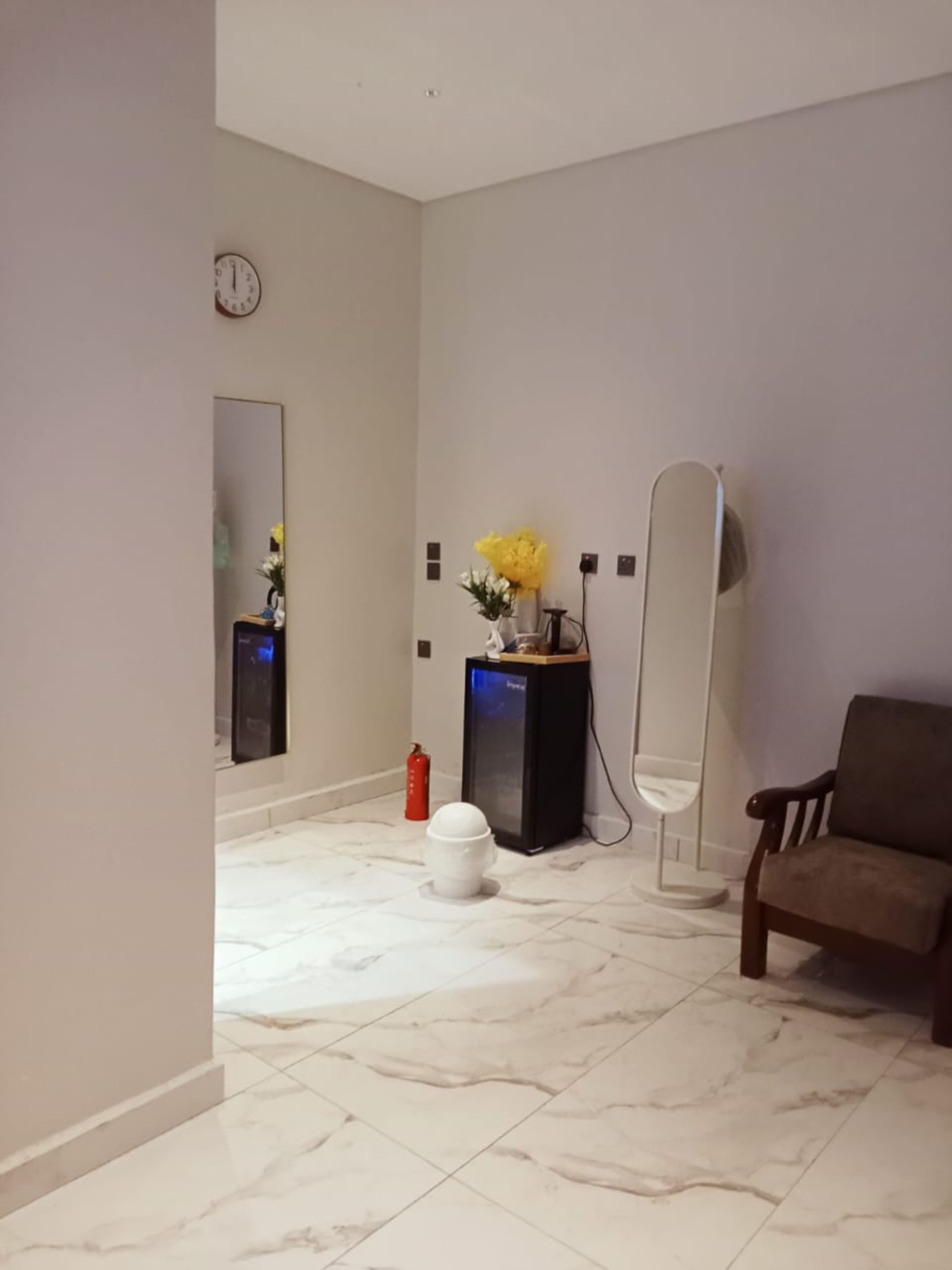 https://img.gathern.co/1024x0/1/dQBE-2dqkM9vPP9sriIafrlEIpiH0jXe.jpg