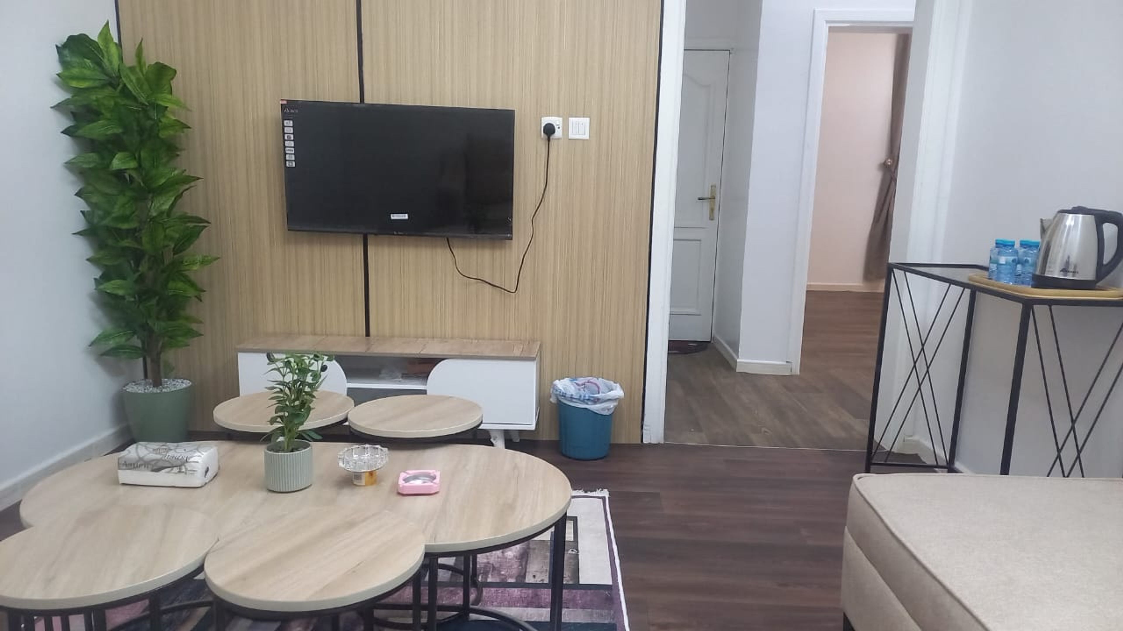https://img.gathern.co/1400x0/1/dY98Ns9H431VW5NP0FcO4wDvgzF3jzZ4.jpg