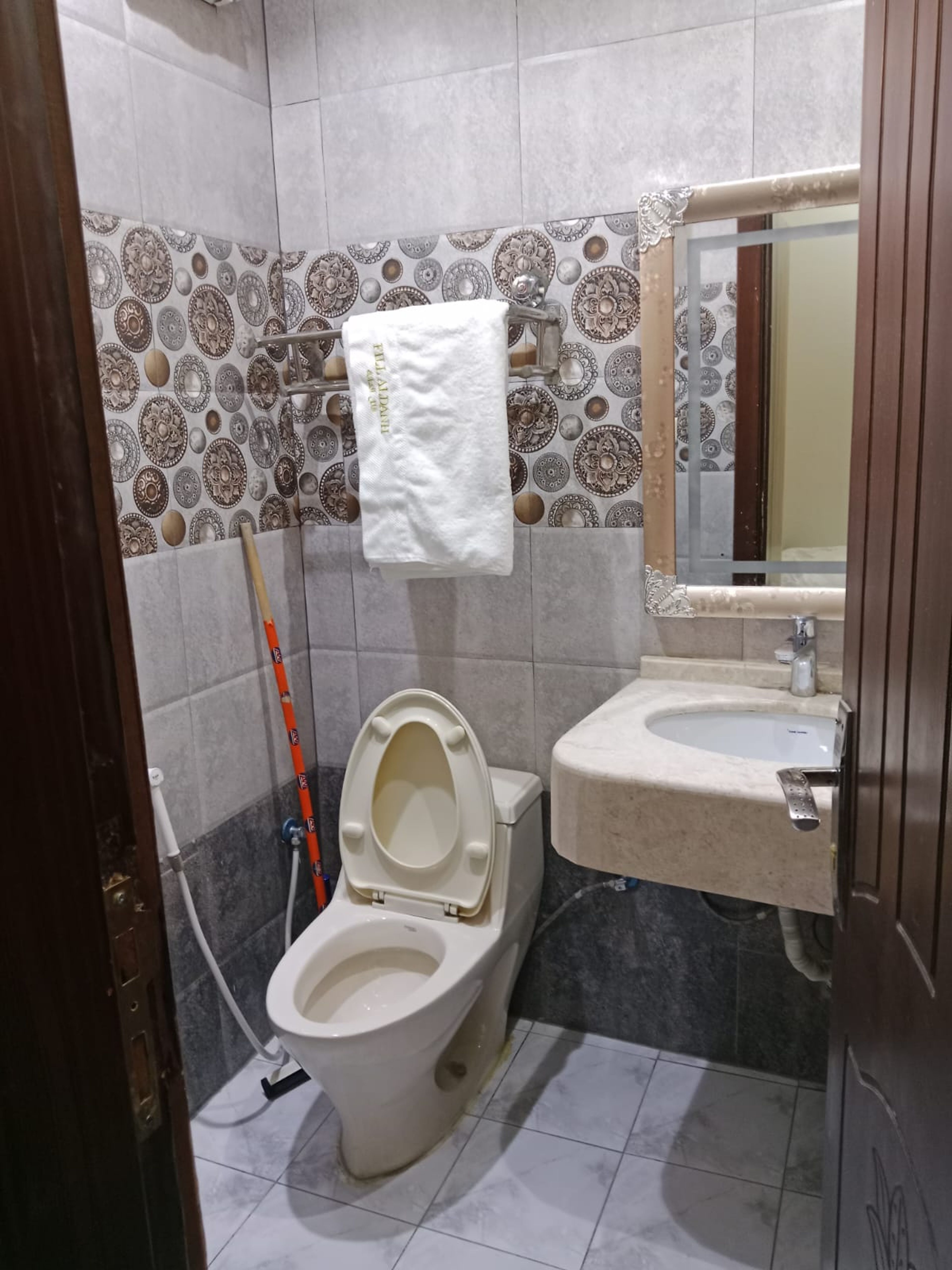 https://img.gathern.co/1400x0/1/daCTa3q79bOBE-N3CrRqWBdDk_074Sxj.jpeg