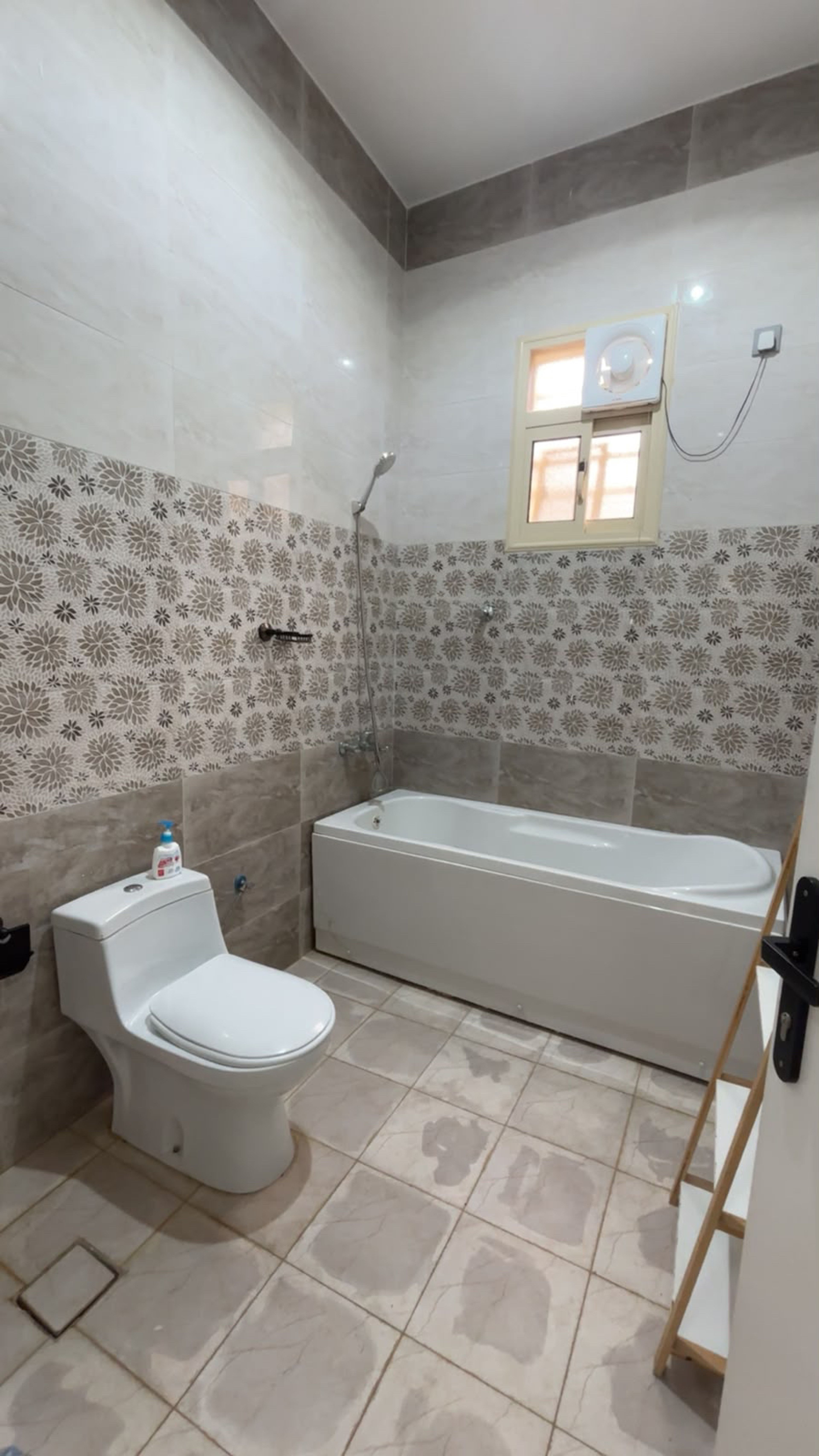 https://img.gathern.co/1024x0/1/djXU3BDP2G2H7w6qiELHzVsjA2enjeUd.jpg