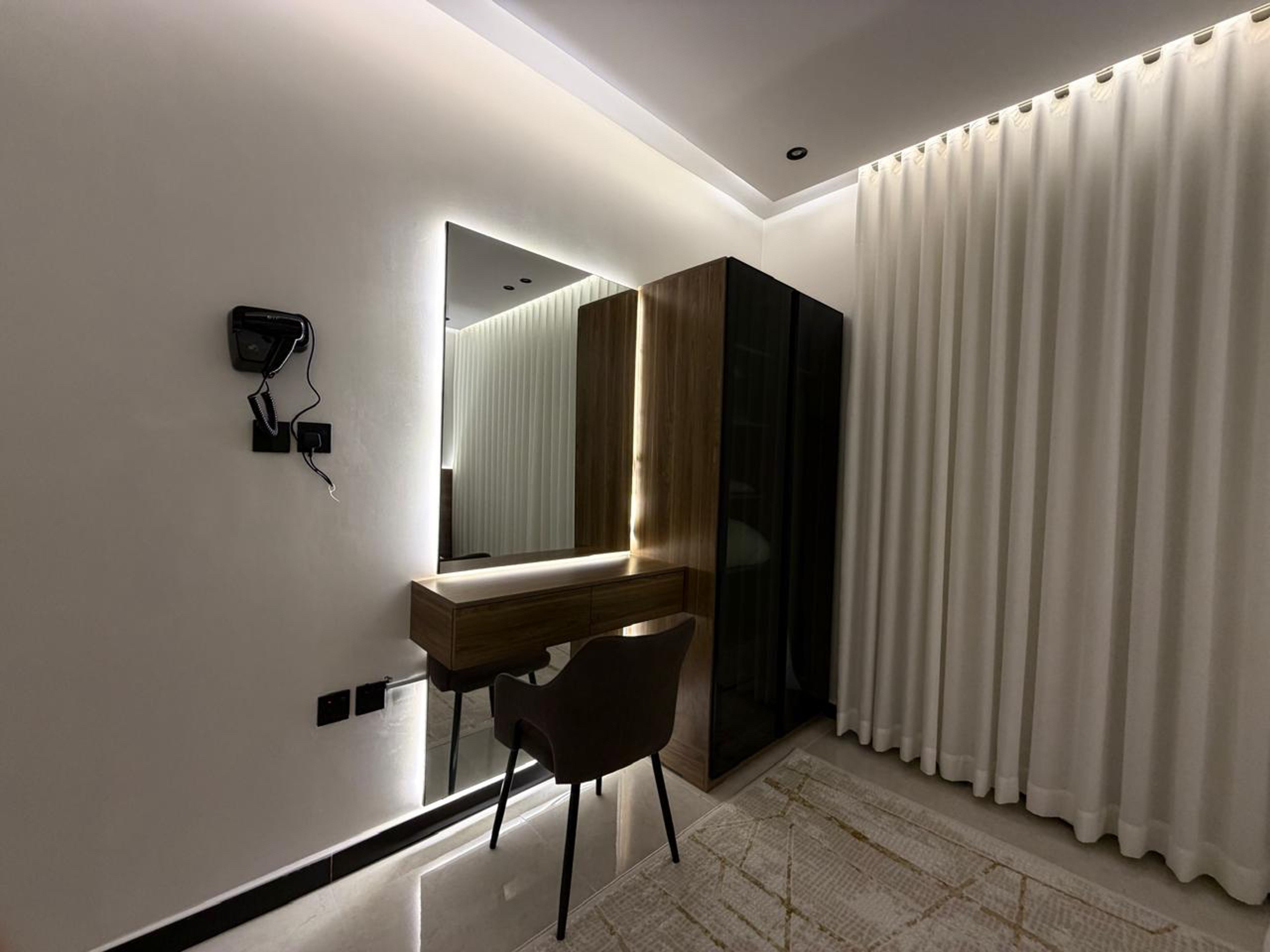 https://img.gathern.co/1400x0/1/duyASWcVI-aVQRa2prWmP-x4mmNppdr8.jpg