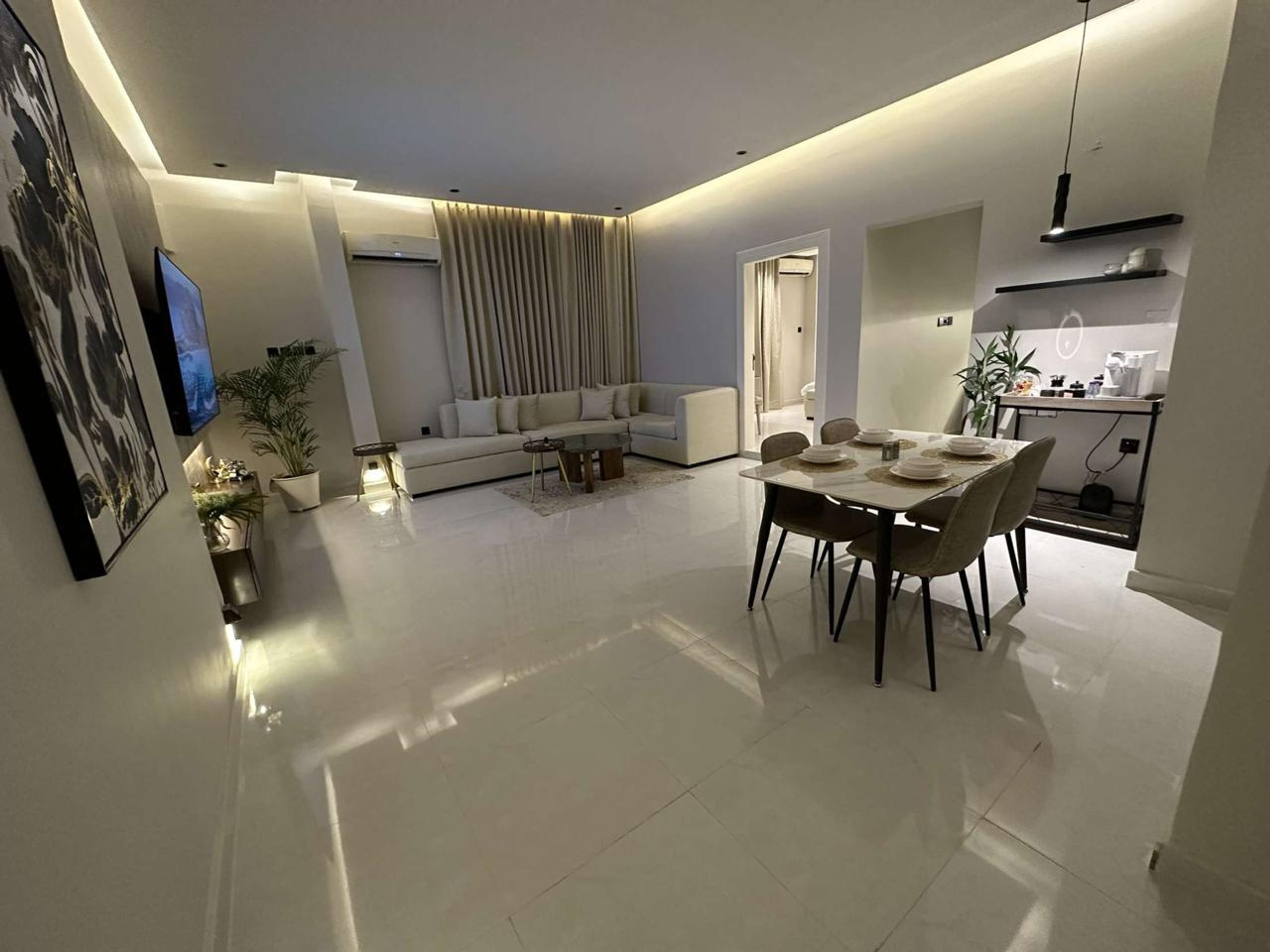 https://img.gathern.co/1400x0/1/eD__3NMdJUkb0RNr7IaKffLUiqyZJT6R.jpg