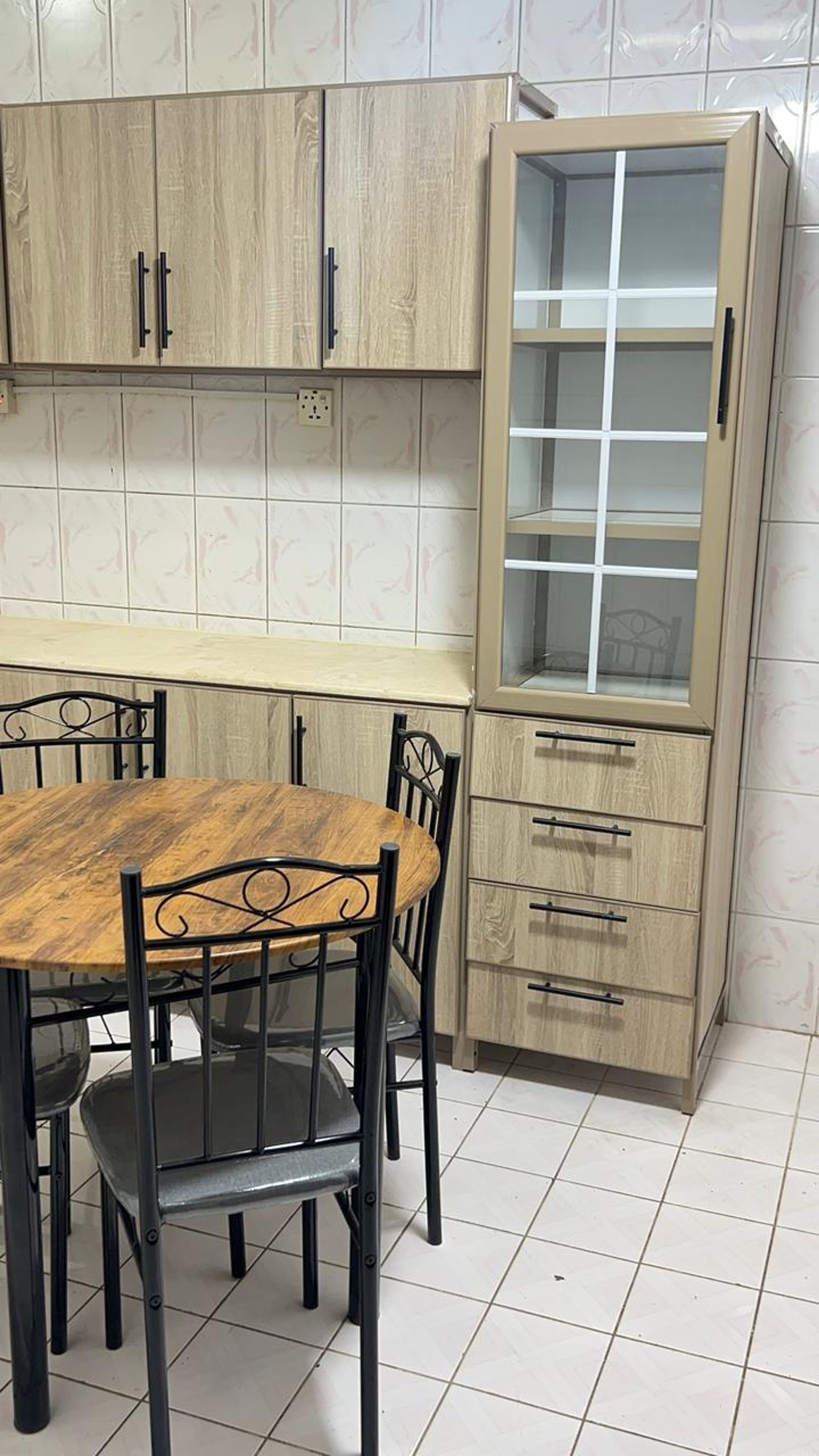 https://img.gathern.co/1400x0/1/eELq_DqnPcKXyHkfdJhPIuOzz9rauJbV.jpg