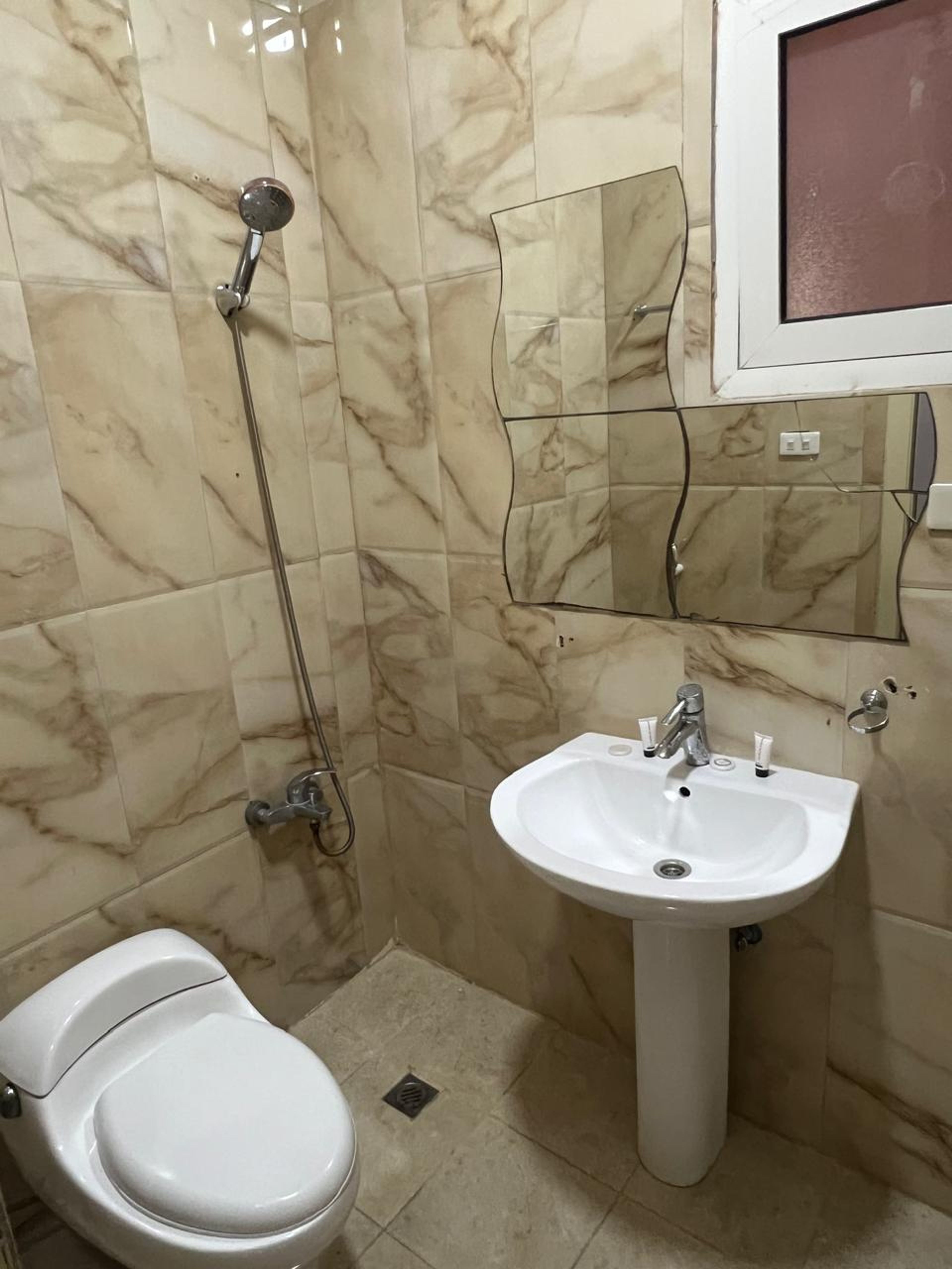 https://img.gathern.co/1400x0/1/eh3uJMrHsX9e3MKs70or1Q29QlHLMU6W.jpeg