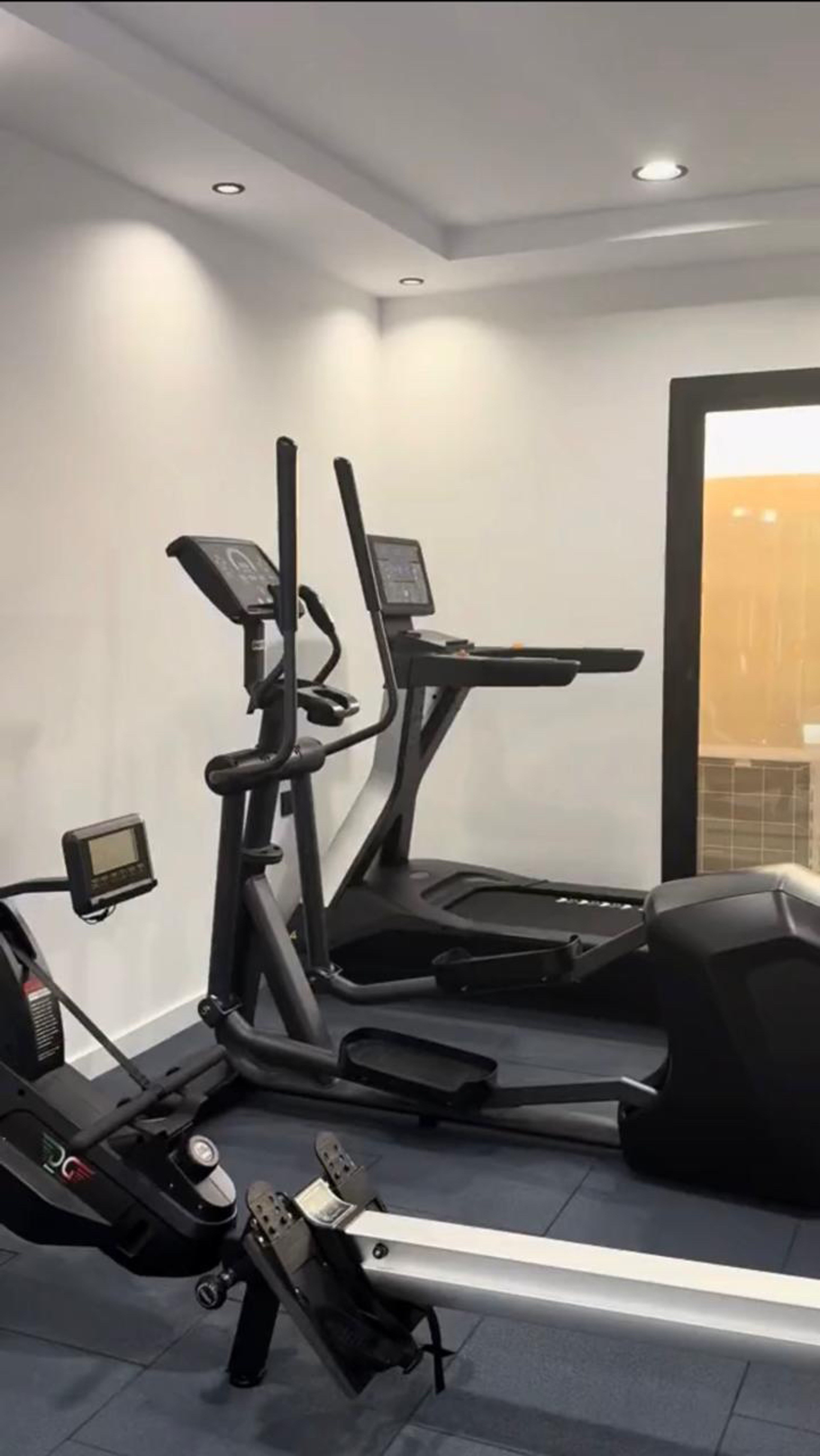 https://img.gathern.co/1024x0/1/ej8q8gQfHsP0yBgs7SDSSP1lG_vR9aeo.jpg
