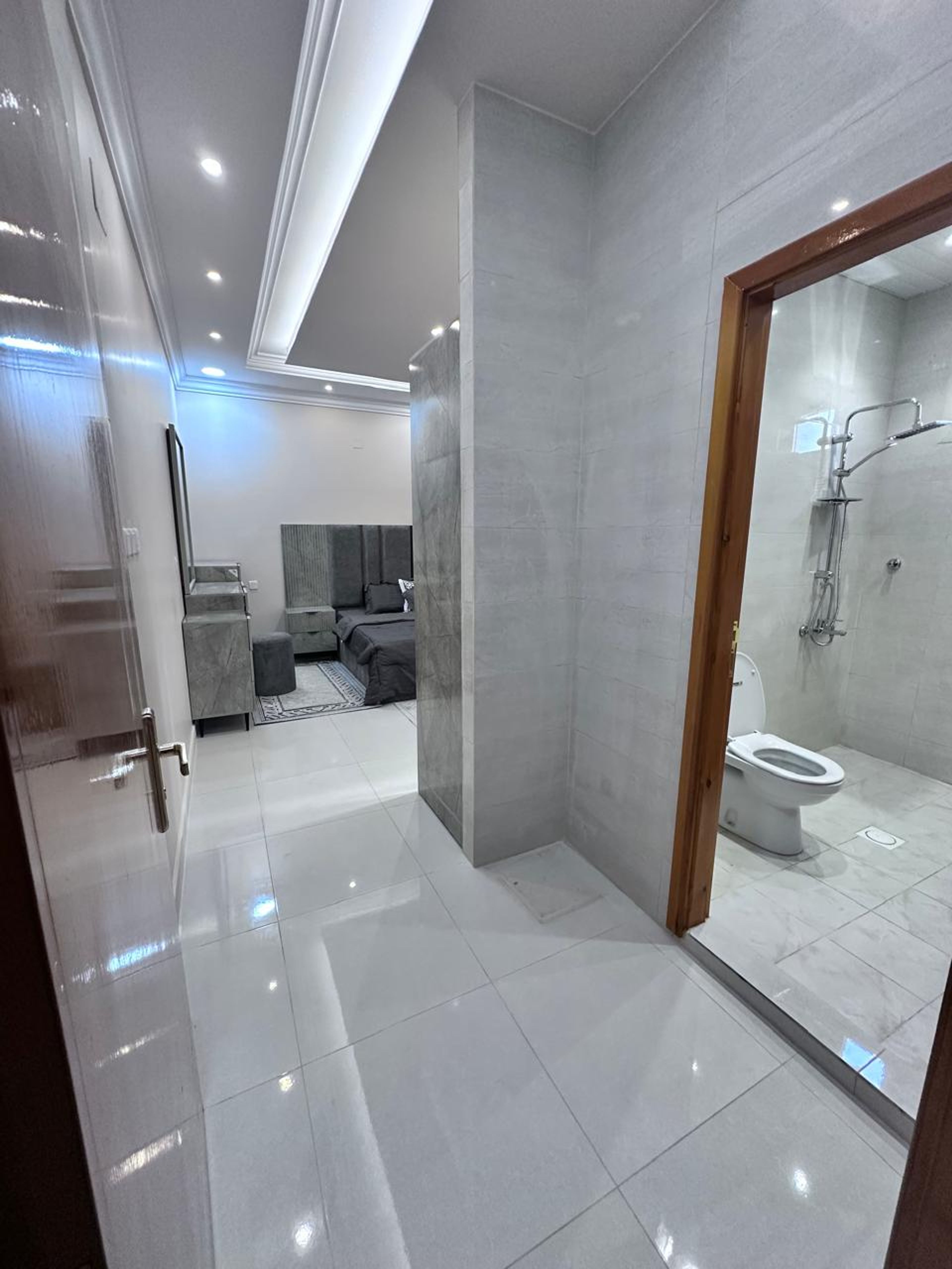 https://img.gathern.co/1400x0/1/ekS_SfbH-DXUTX-72jRid-jbJNebW88W.jpg