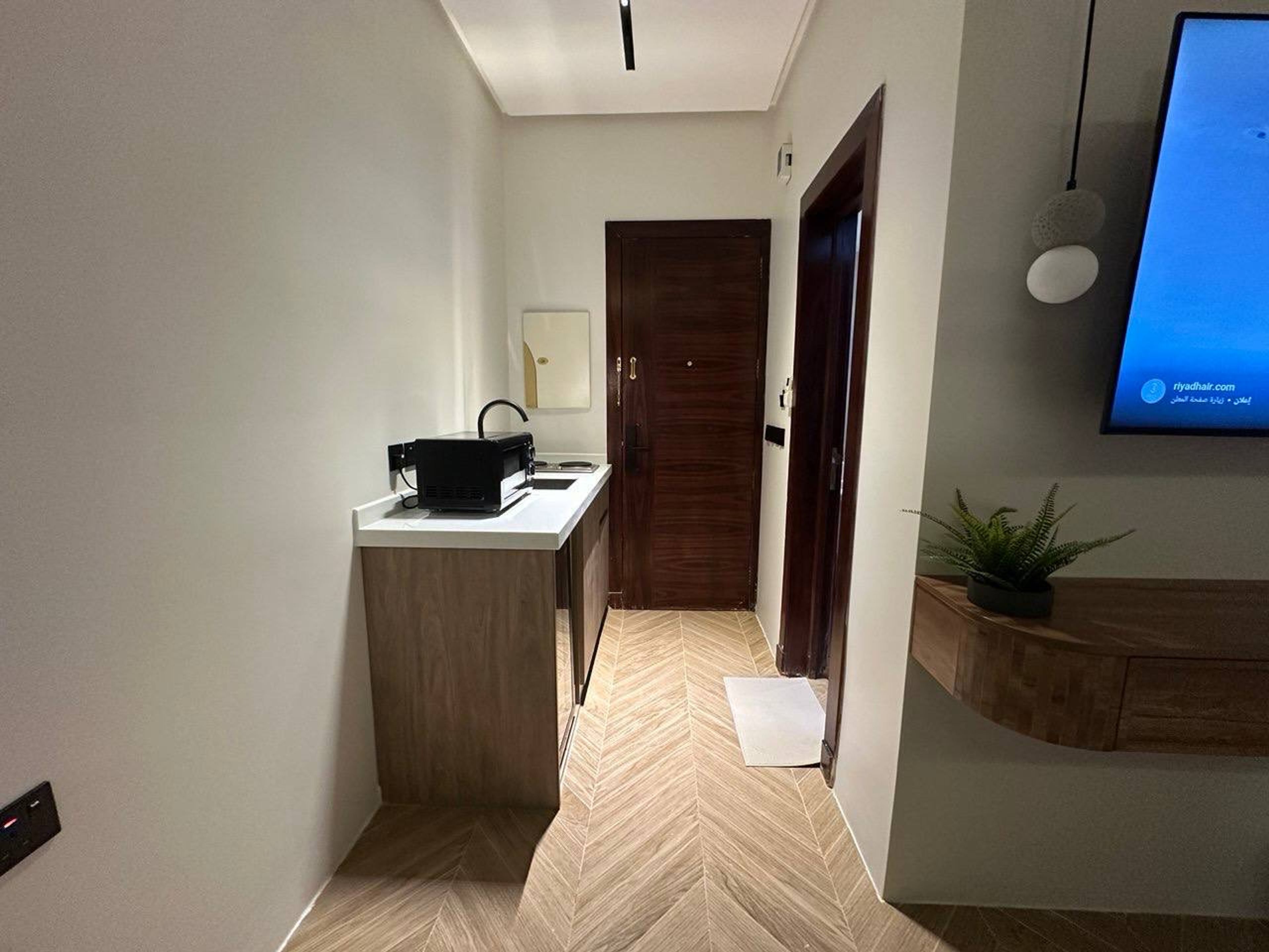 https://img.gathern.co/1024x0/1/eu4r7n652PiklIUG2U65Yvm9-Of1uGZf.jpeg