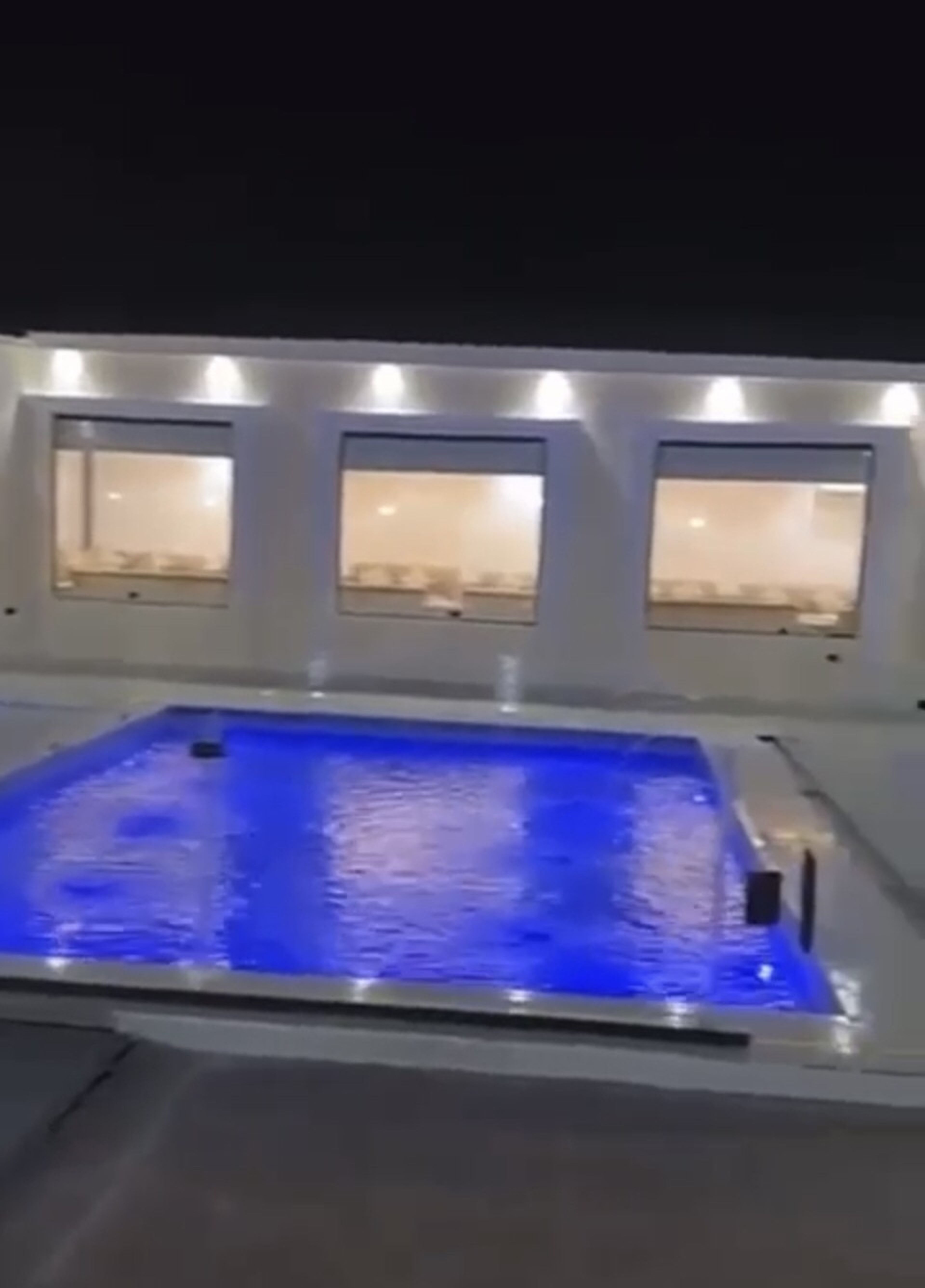 https://img.gathern.co/1400x0/1/ex-q_jUZhELnGir0A2RnNZolKZnl6pe4.jpg