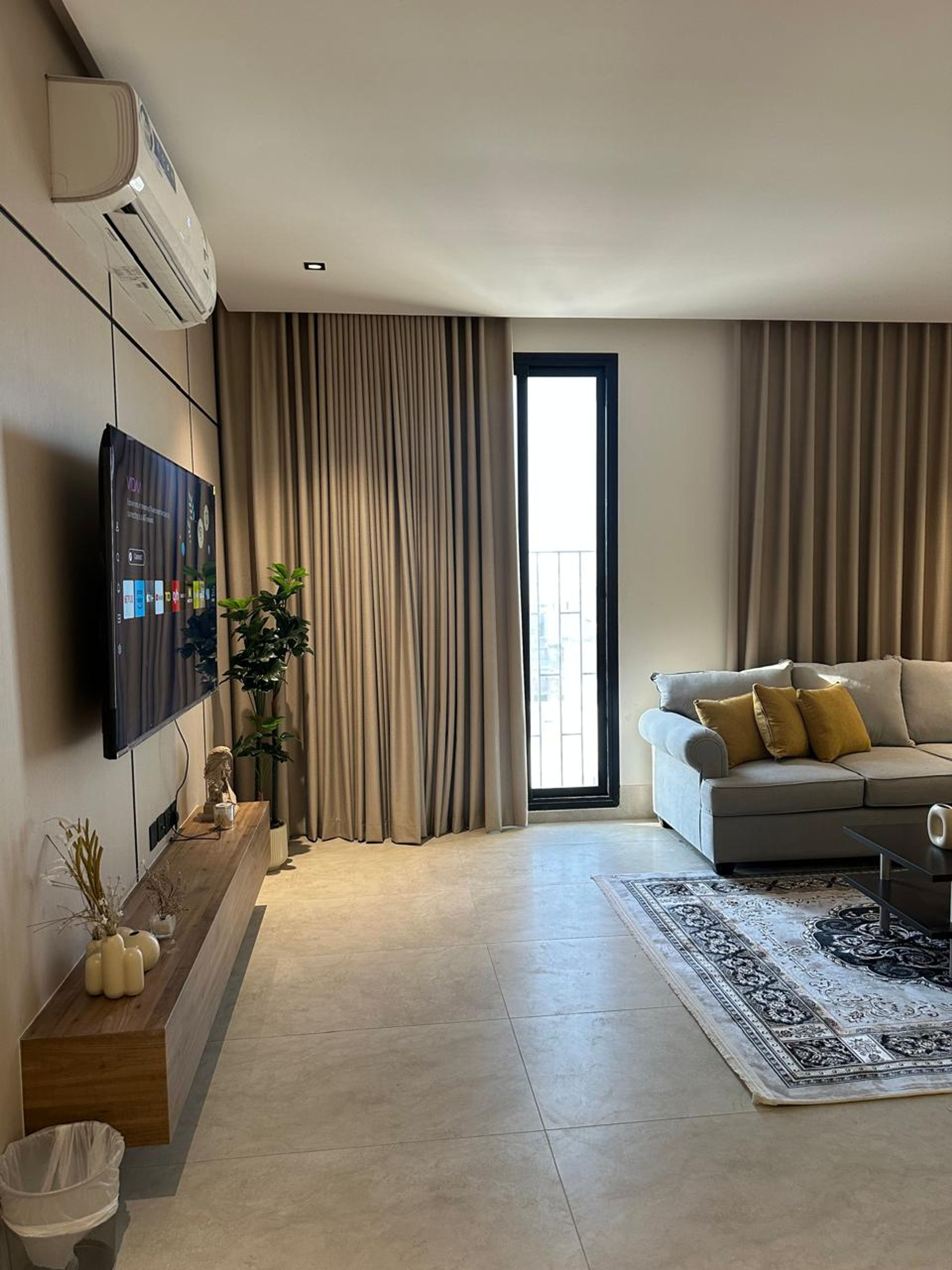 https://img.gathern.co/1400x0/1/f6BA3IPPnDSkUNBcdf-WrqnWpTmpXjlk.jpeg