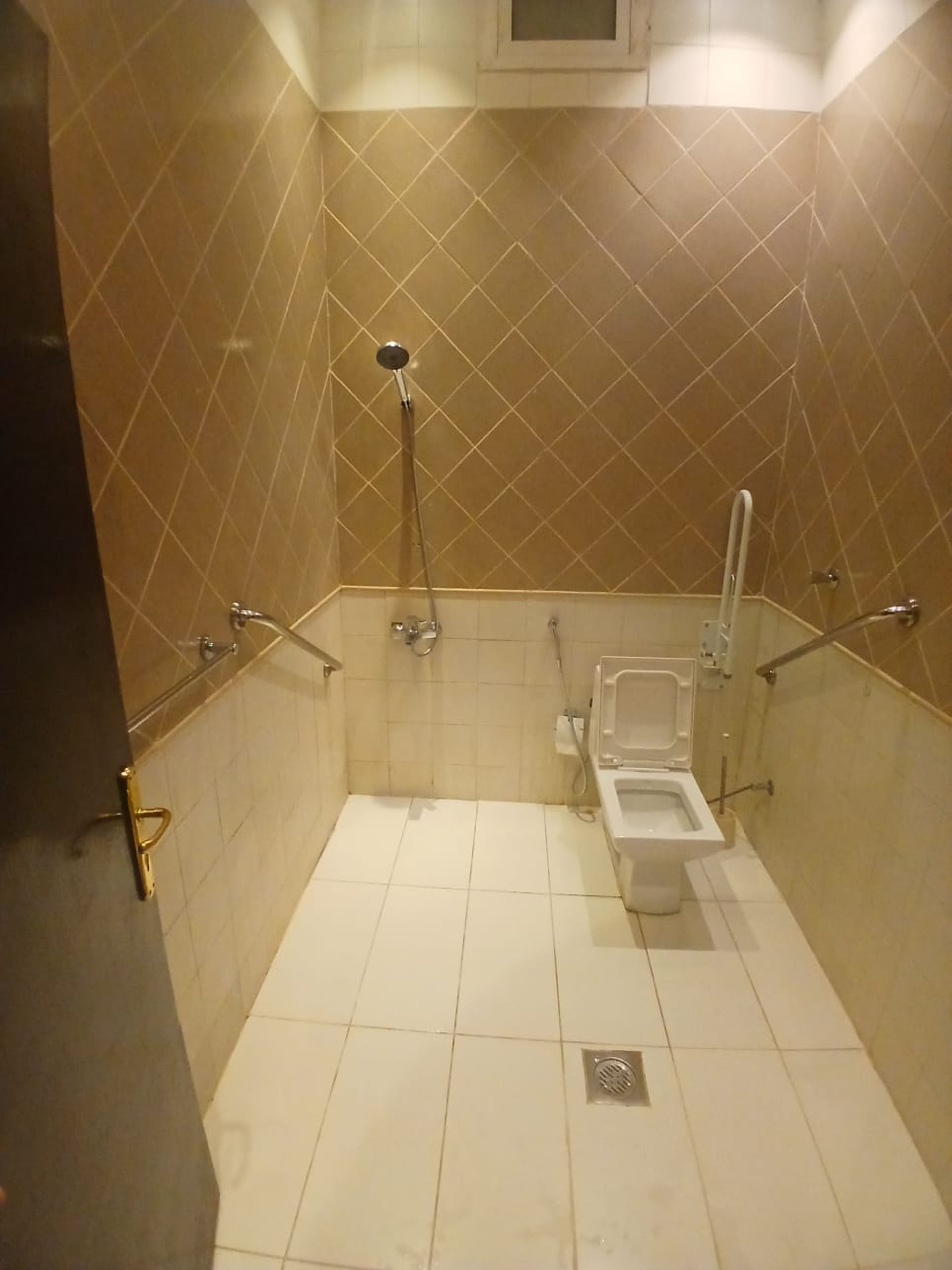 https://img.gathern.co/1024x0/1/fJW6Io-Dku6W2y48kEKzwsCtPJ_PSOqh.jpeg