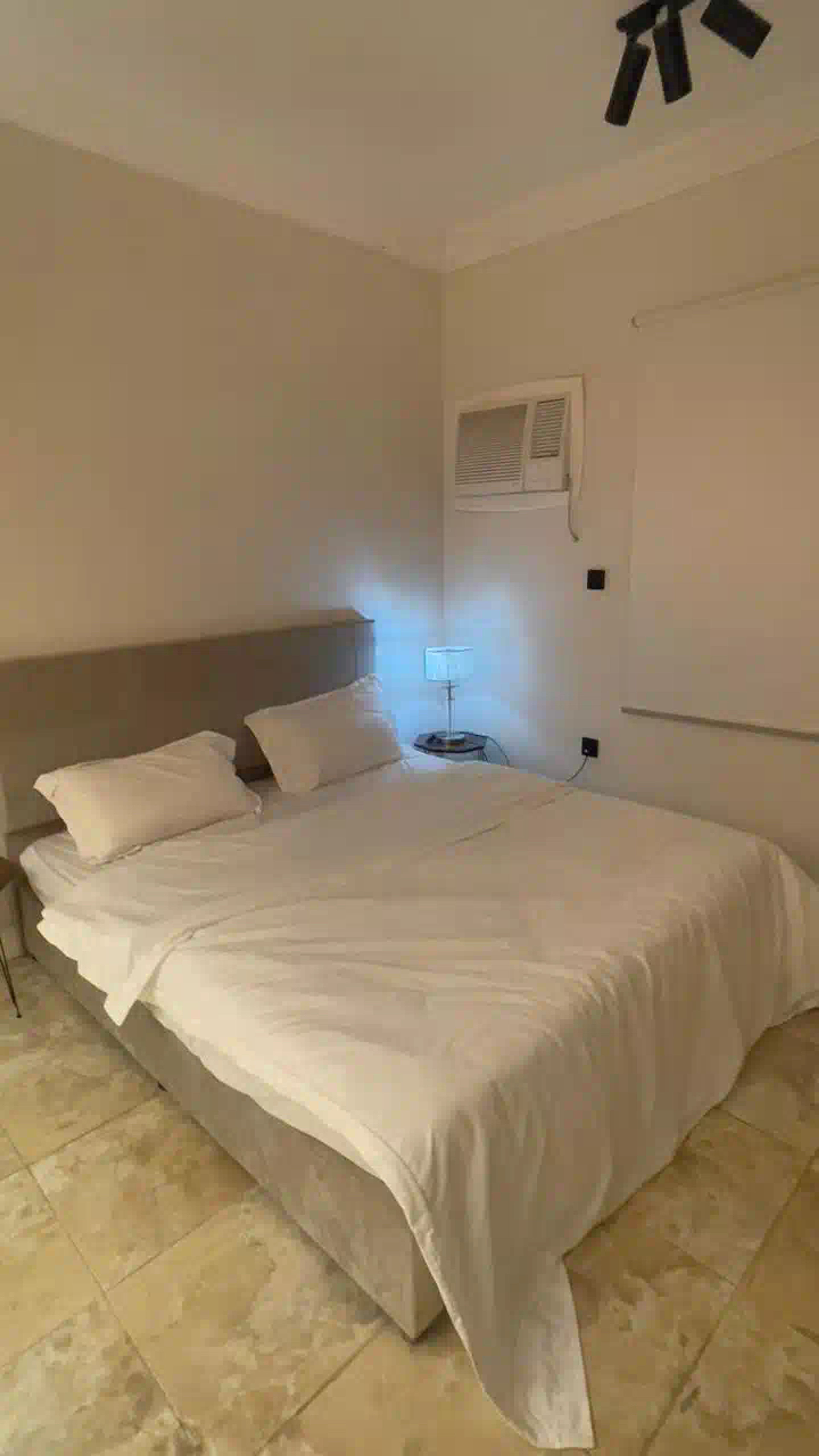 https://img.gathern.co/1400x0/1/g6oXQNhrlOKlilyFjn2Wvm2meT6IyGF7.jpg