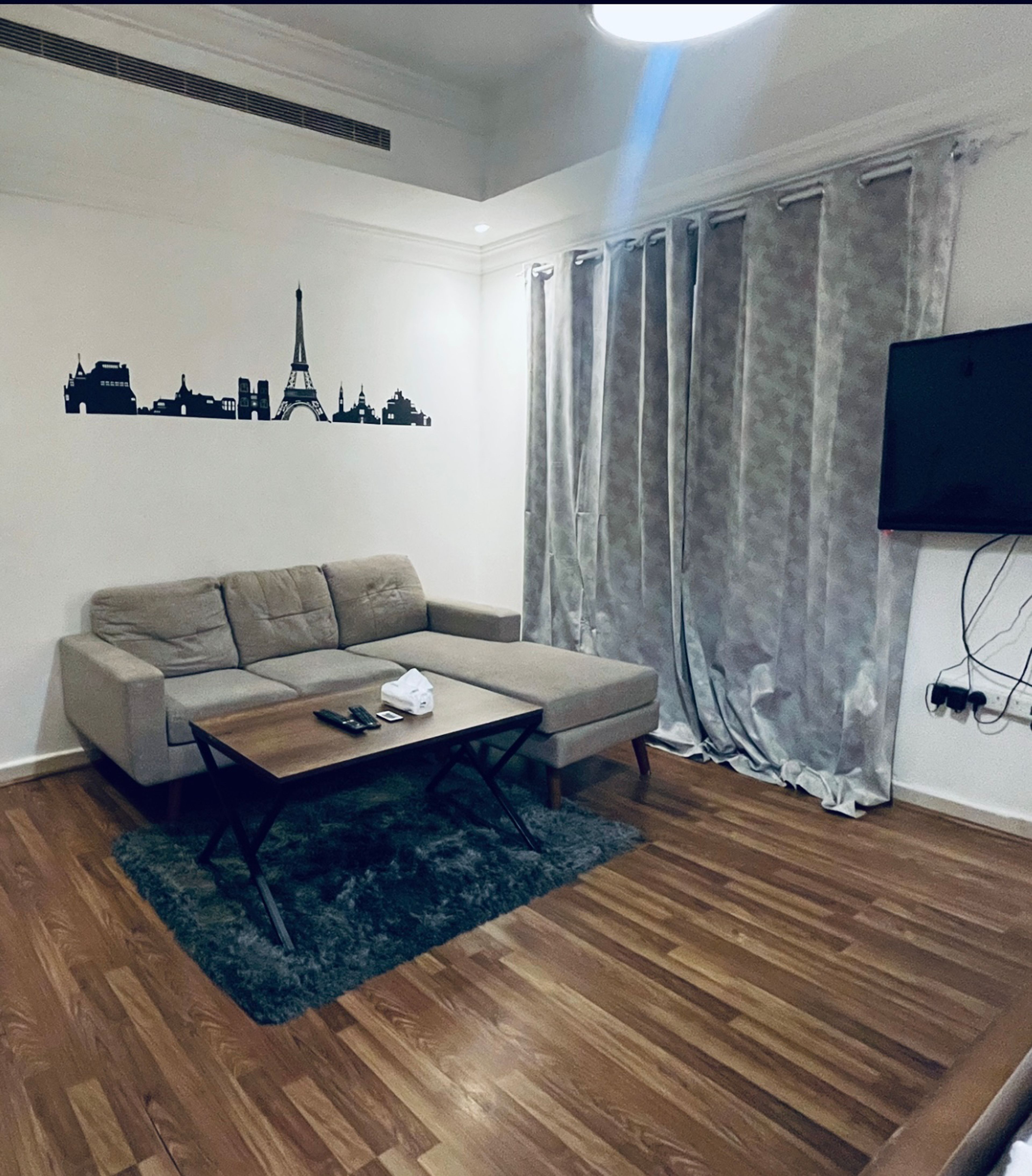 https://img.gathern.co/1400x0/1/gB9MosX13F6EXy7rrd-10CDmbpzlXz7a.jpg