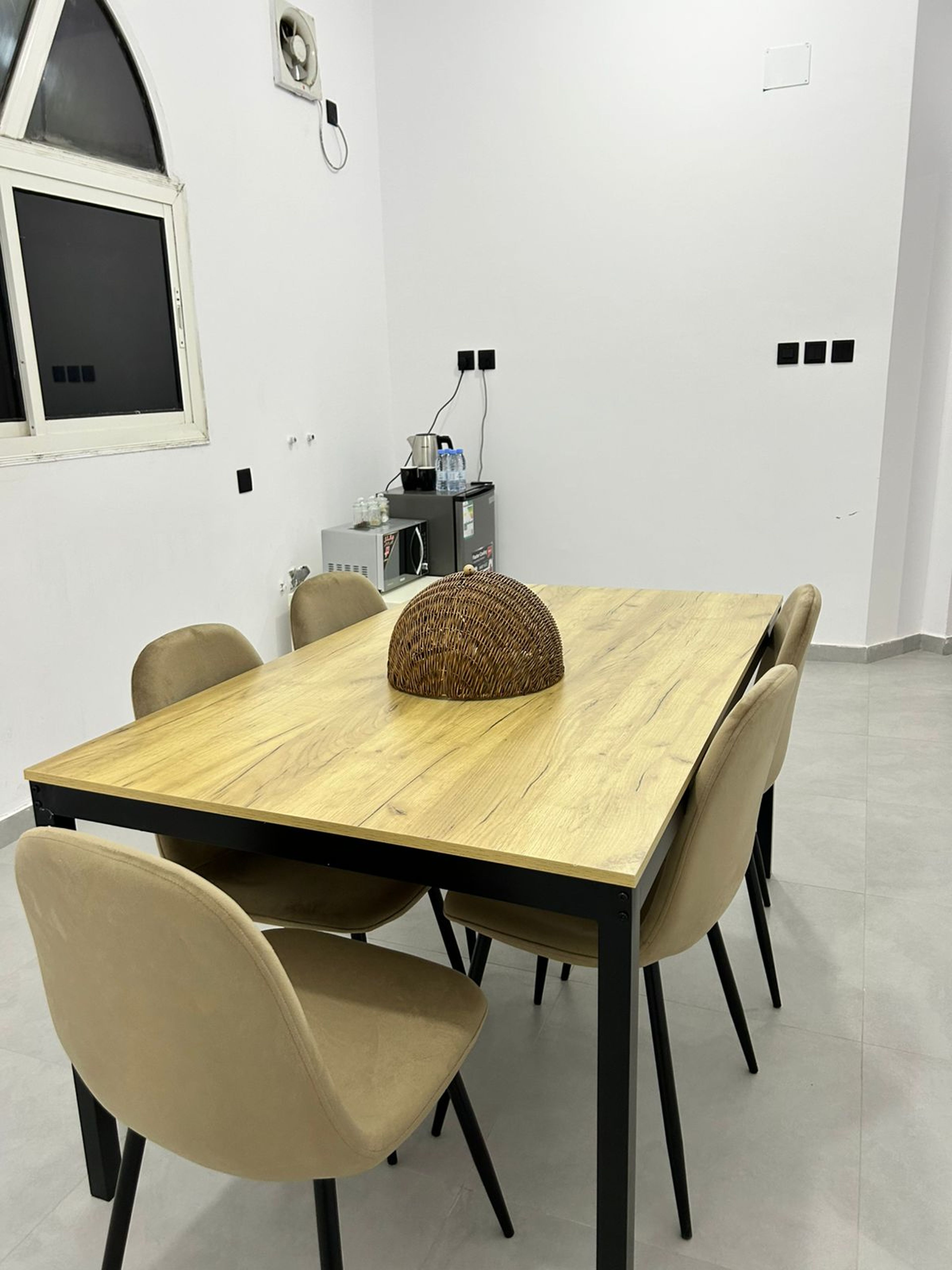 https://img.gathern.co/1400x0/1/gIgygXoYZQSK2jnCSP6W6ldaewtbnZiF.jpeg