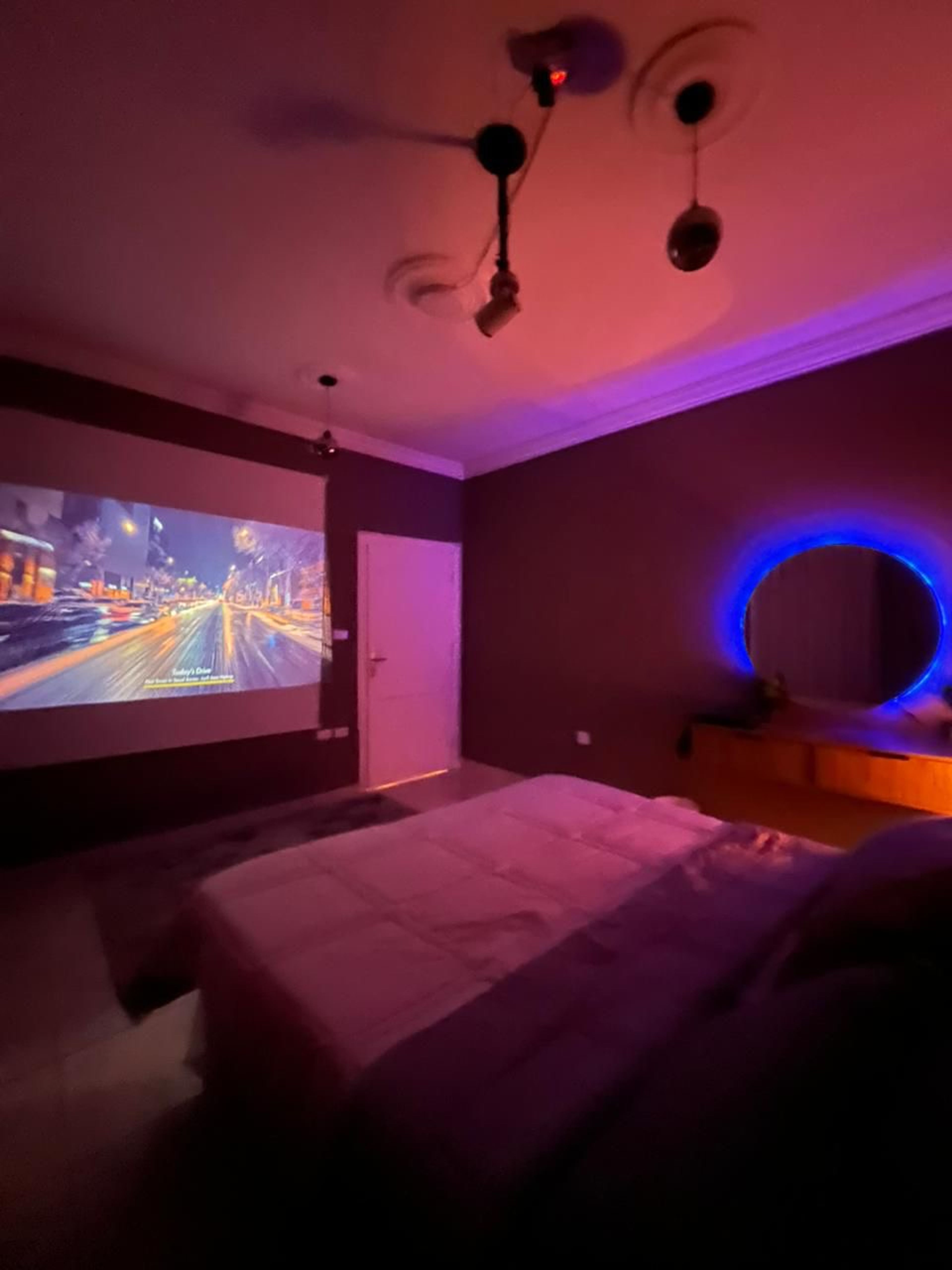 https://img.gathern.co/1024x0/1/gImtQKgr_mrndNsXnhXj07StLV6UTAT5.jpeg