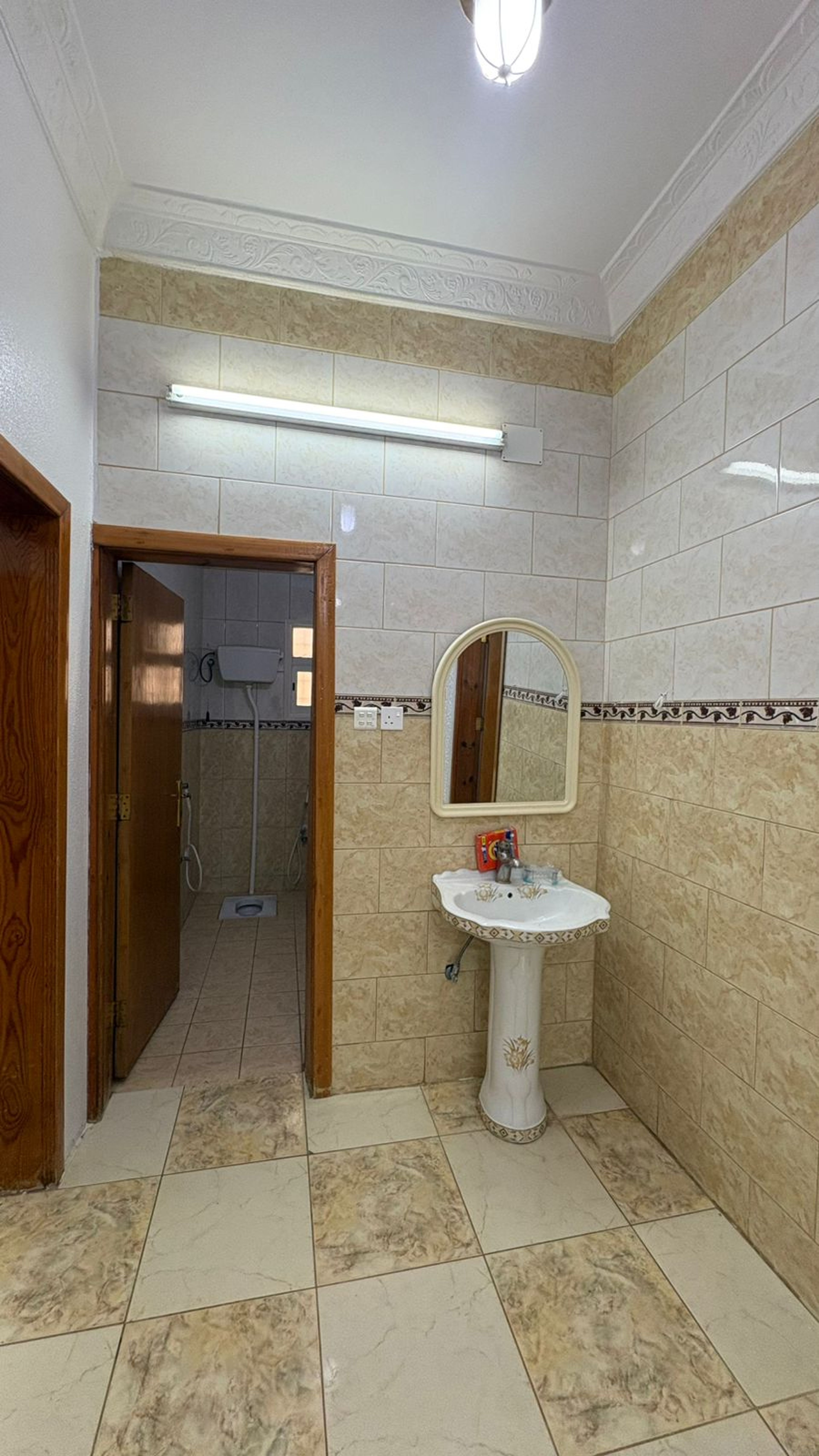 https://img.gathern.co/1024x0/1/gOLJ6RRfTU2-xJuinKc4bFnHcz1iDBWO.jpg