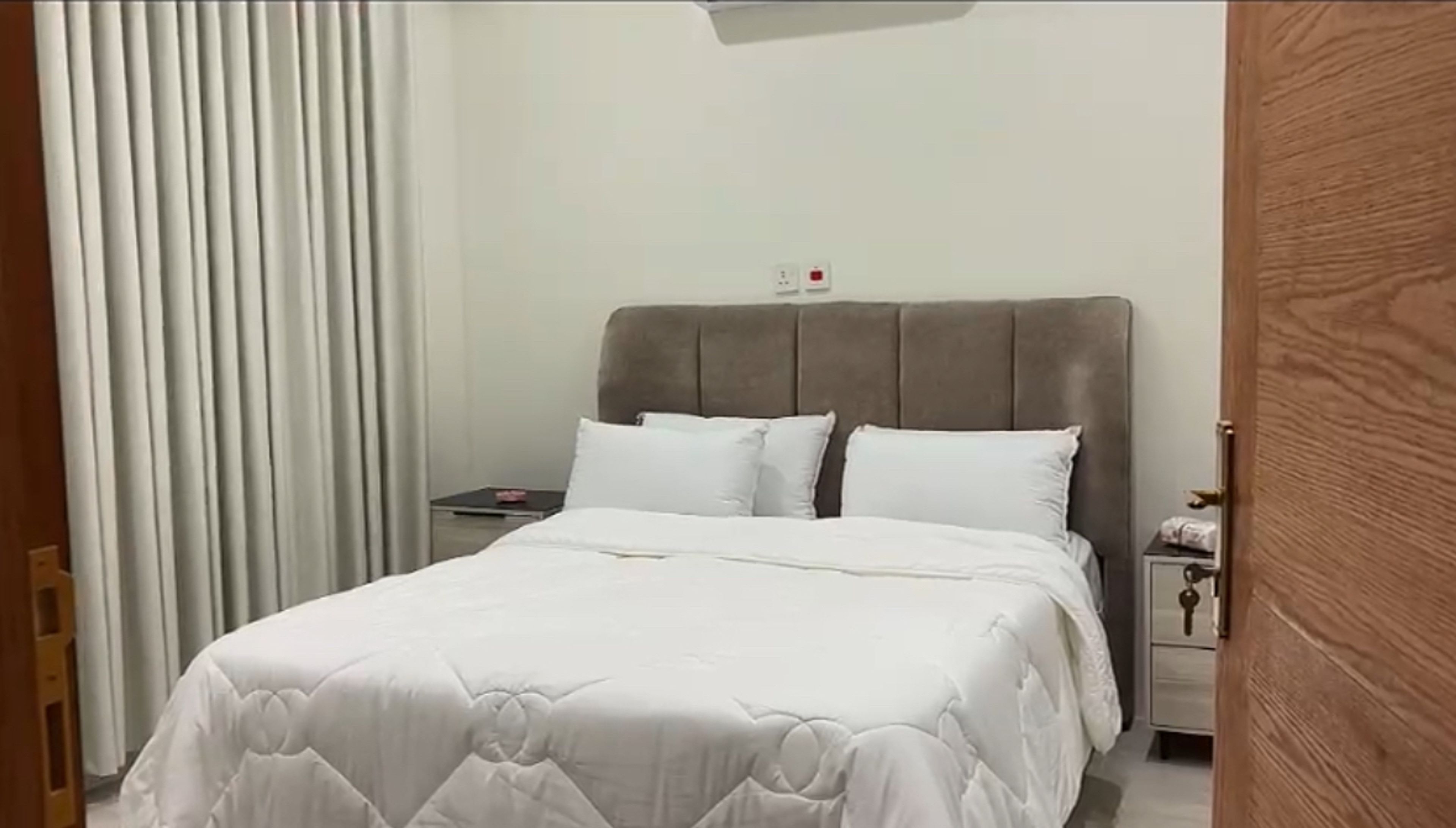 https://img.gathern.co/1400x0/1/gm8H1jq_kYQ6siYPsSxz154WfQQl8YNt.jpg