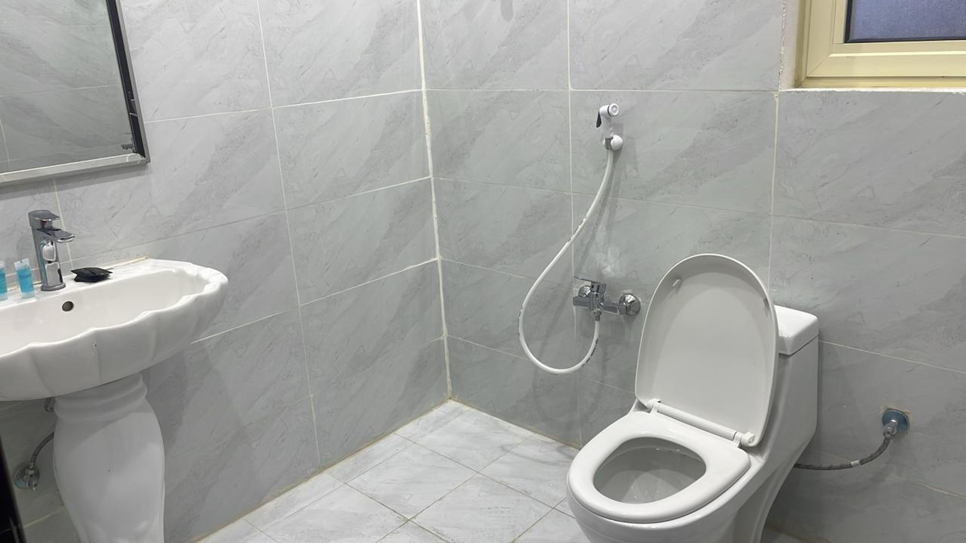 https://img.gathern.co/1400x0/1/gvq-08nTkgu_HyhPjkLmfO_X8vH-Hvbo.jpg