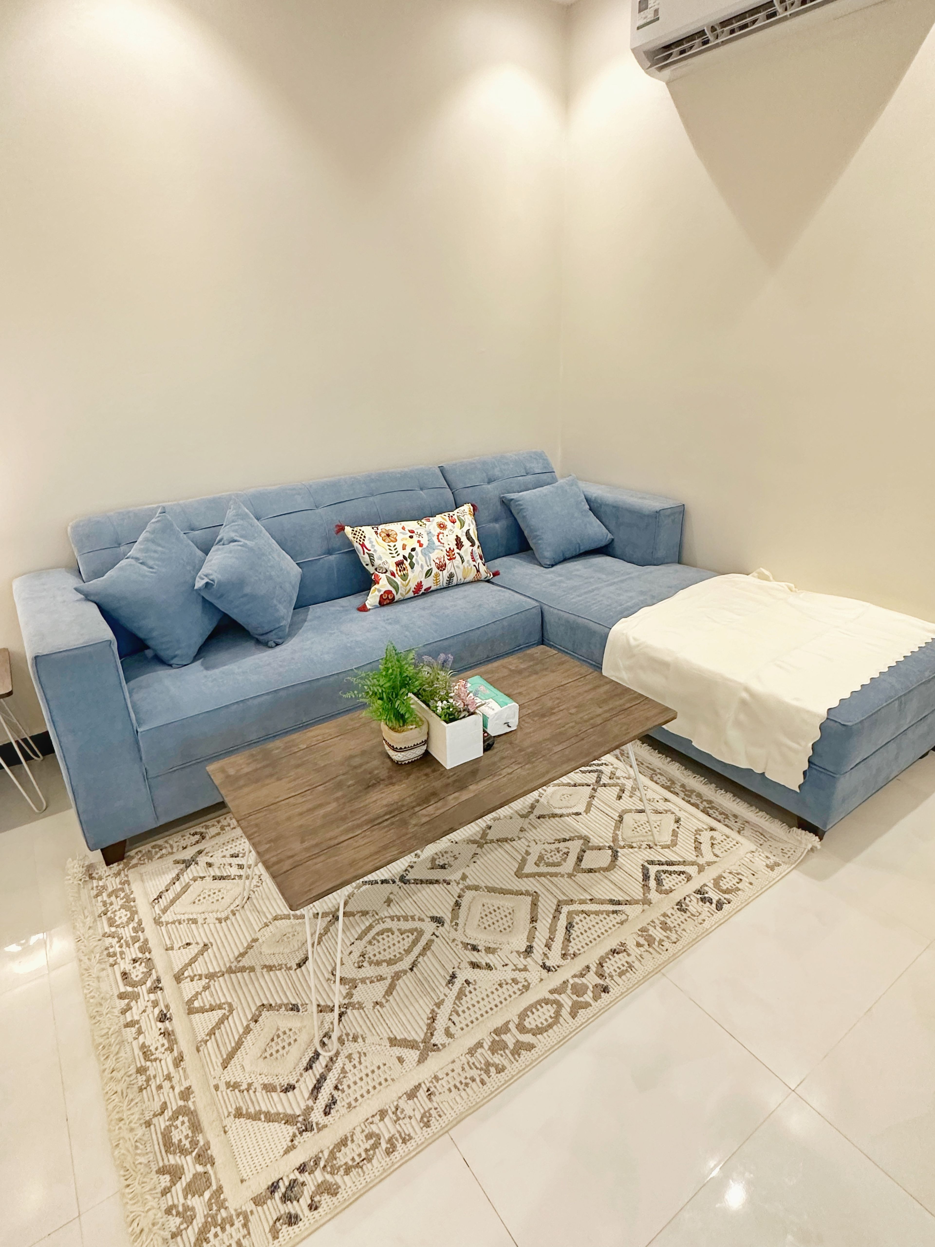 https://img.gathern.co/1400x0/1/gwvJ7_wXtt3MnMnLc3a5gKumQibI36n5.jpg