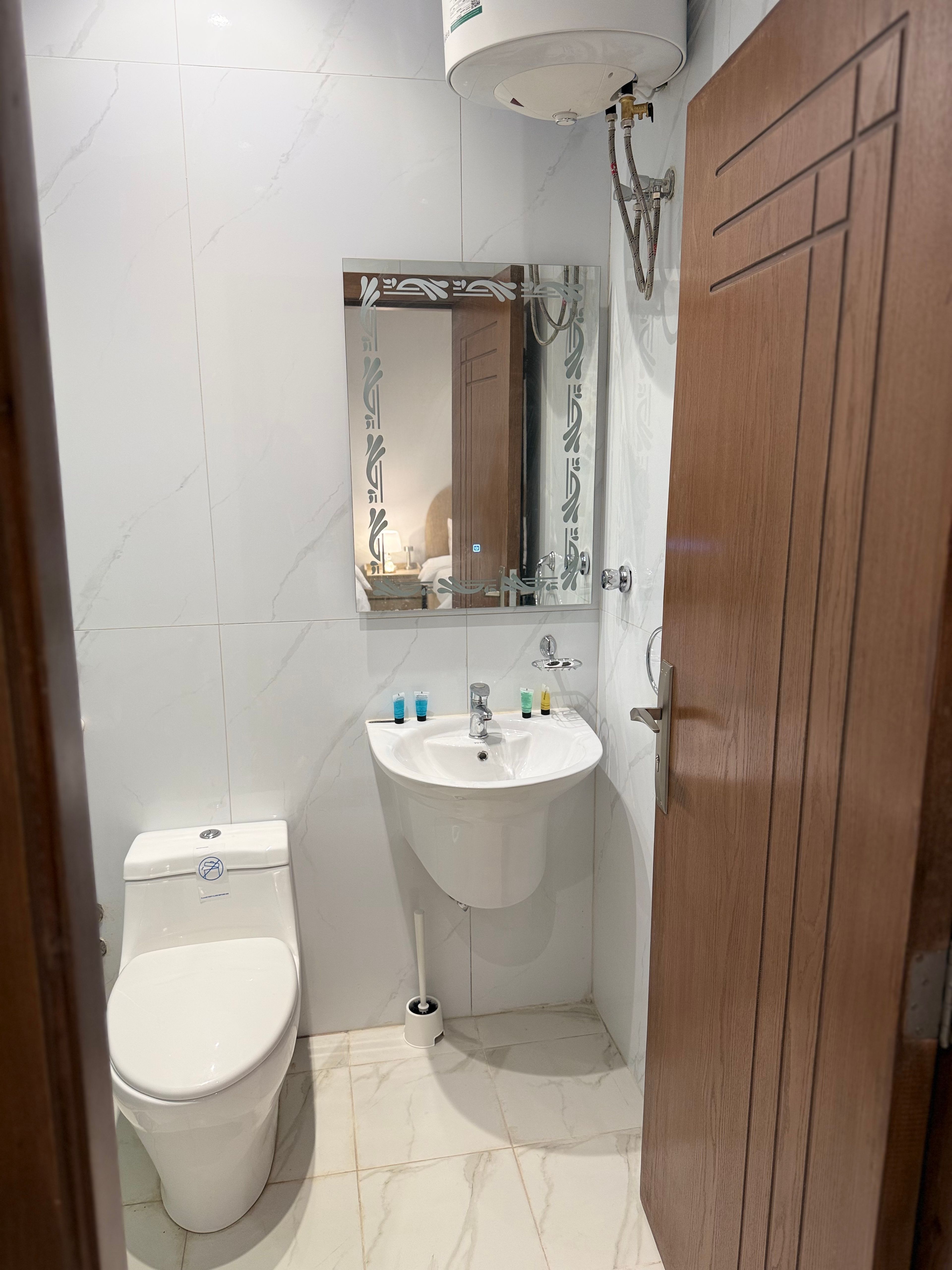 https://img.gathern.co/1400x0/1/gz1wcT4obl-wDyOPfJ_hqJNI_EMK_hdy.jpg