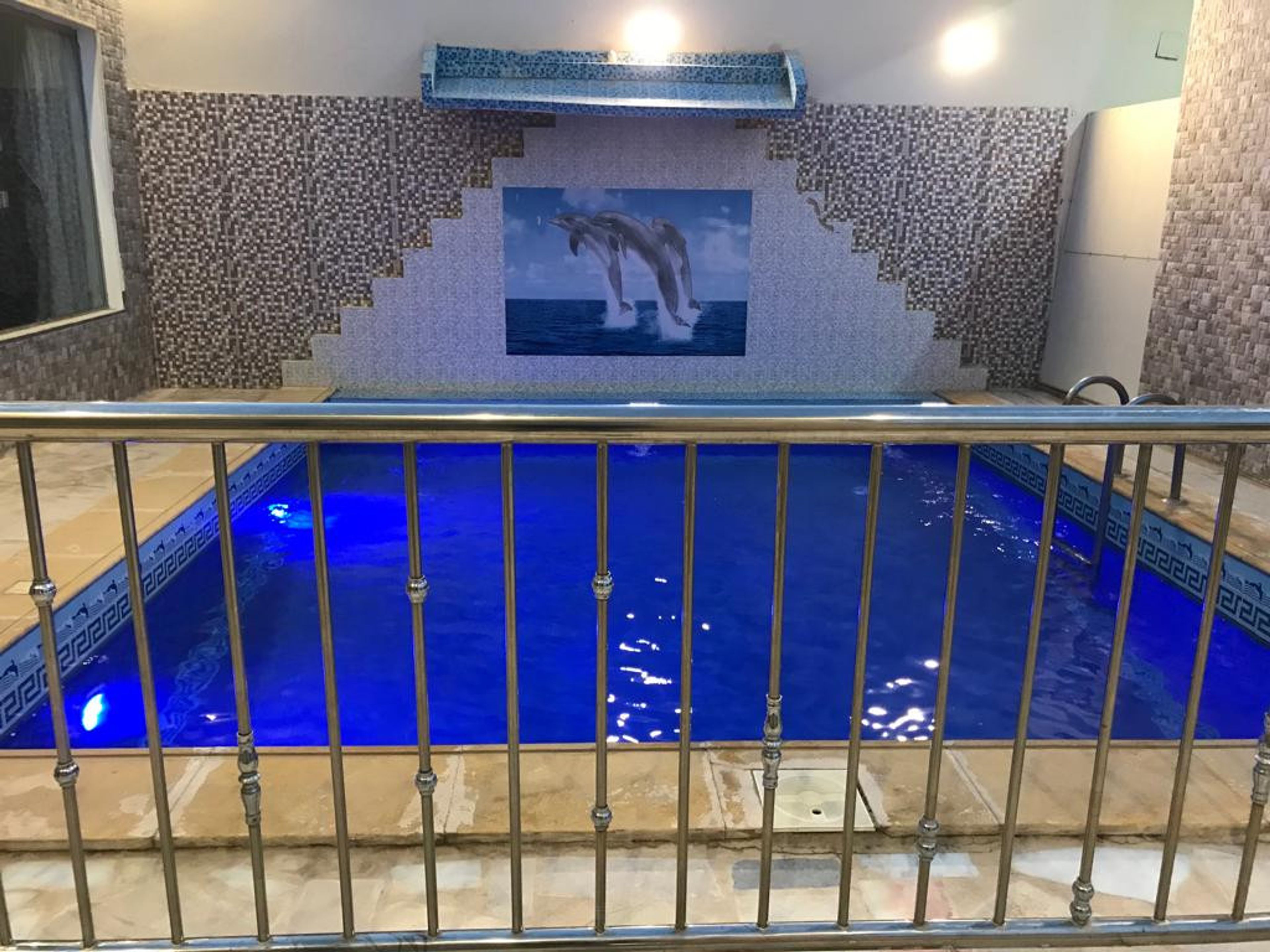 https://img.gathern.co/1024x0/1/h5F4hLK5VV4sn--u25MjnpVCTVzryJjy.jpg