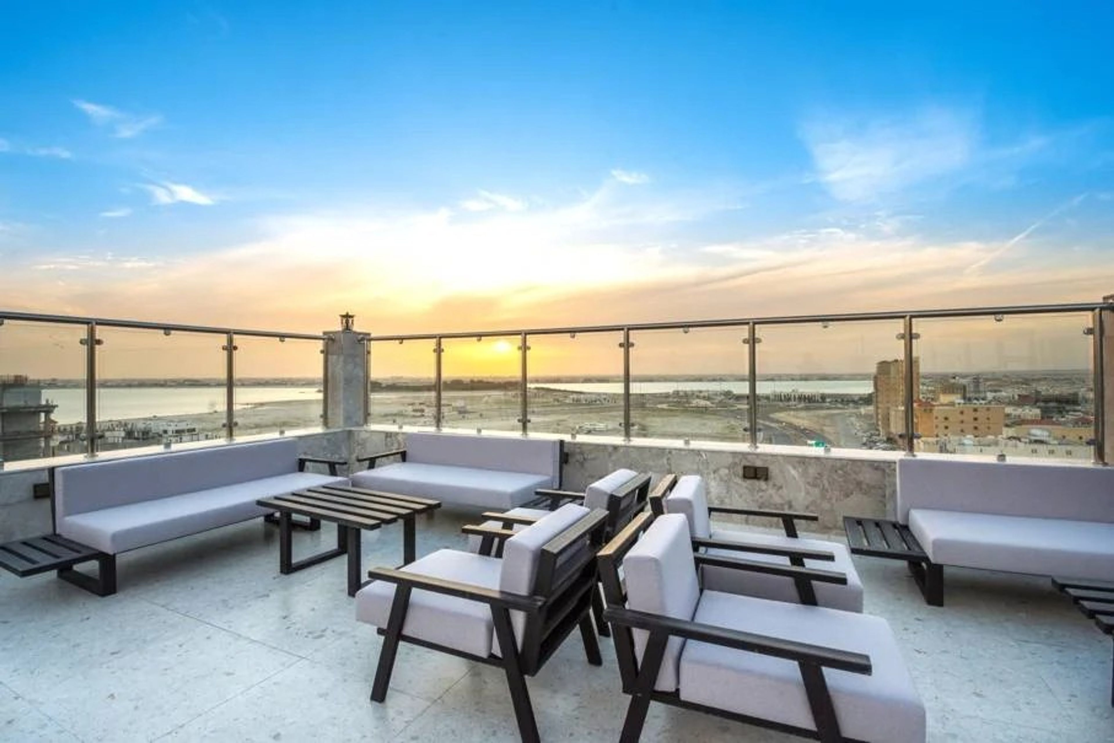 https://img.gathern.co/1024x0/1/h9-LkJkLpZlJGyf5IXCvWkp5plLP-e4B.jpeg