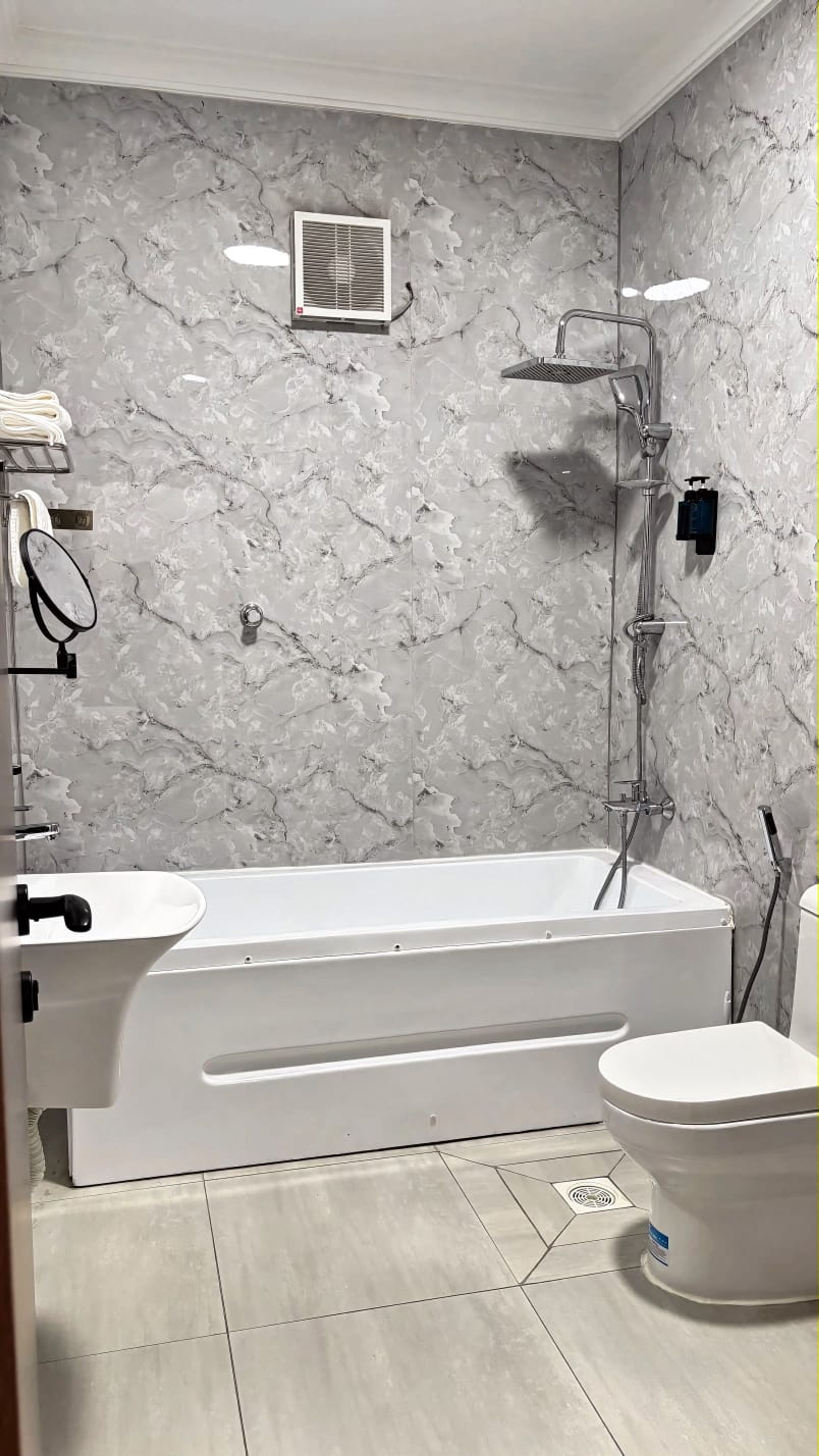 https://img.gathern.co/1400x0/1/hDB6wW58PB7NrUUqp_w0awf9JlF9Cz6R.jpg