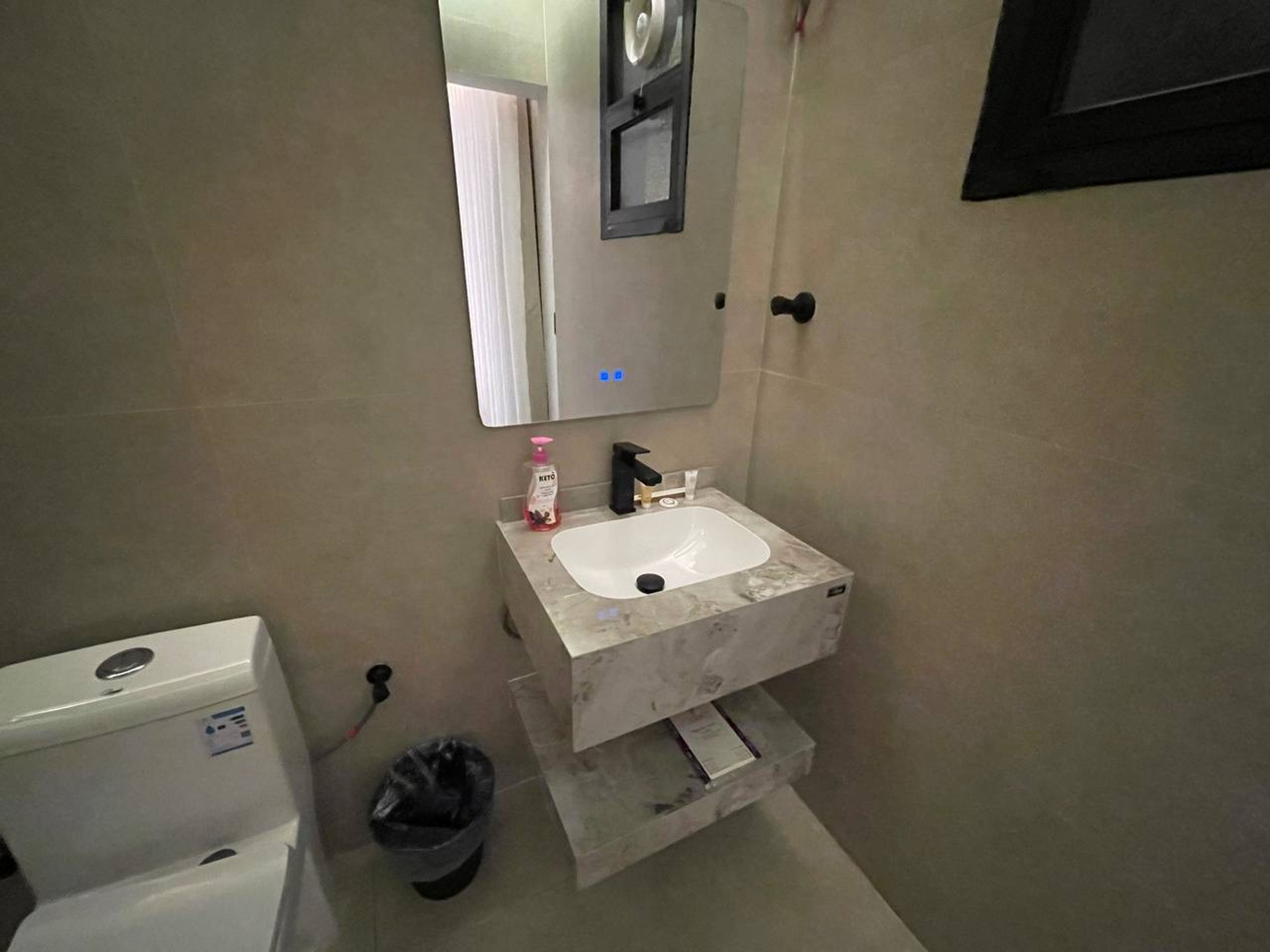 https://img.gathern.co/1400x0/1/hS-gEexKNc08K6JX894XzCCtrJ4RrOdF.jpeg
