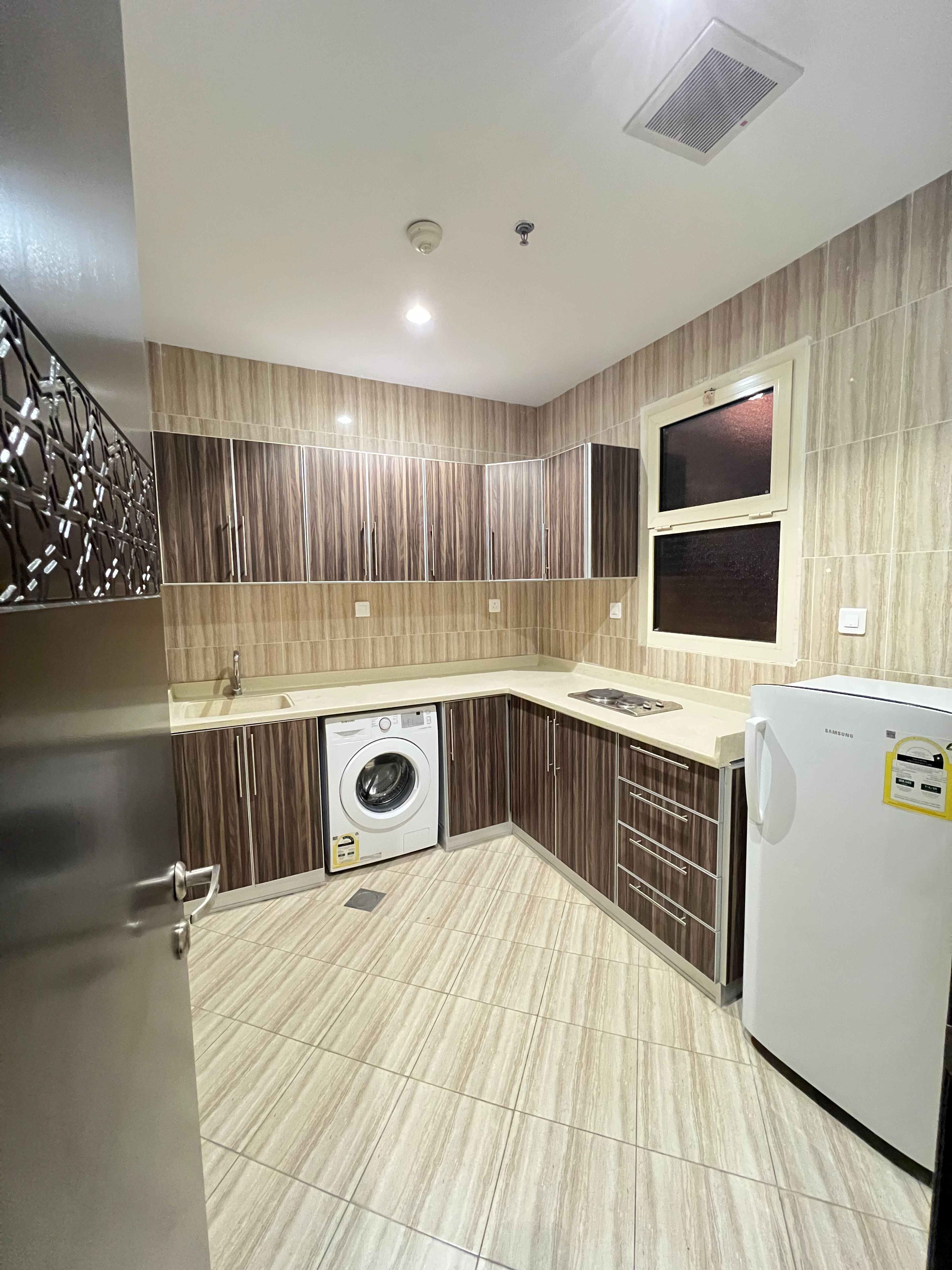 https://img.gathern.co/1400x0/1/hUxQHtLlA2zBxSpx4kv-I2r69-s_8X4c.jpg