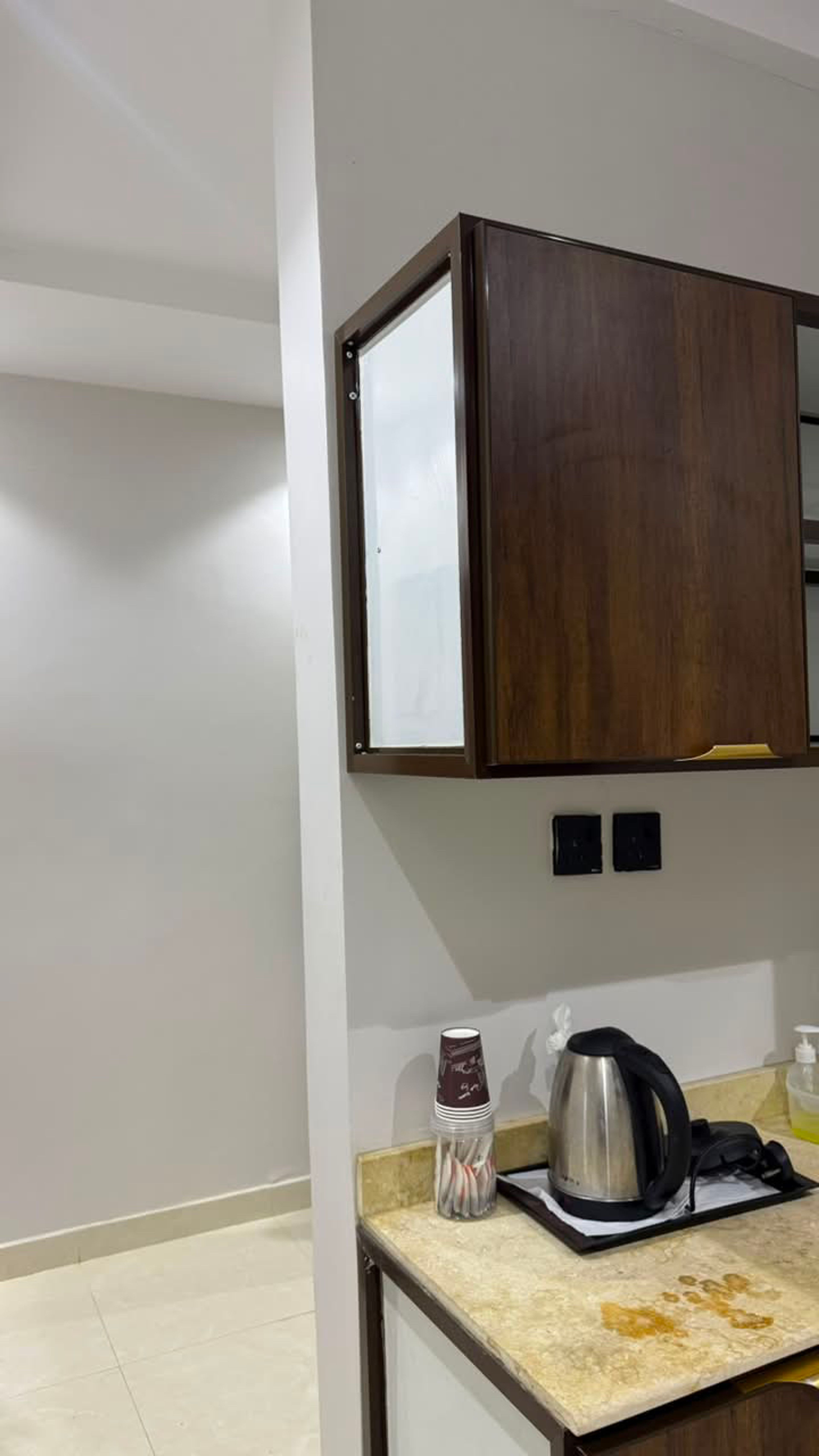 https://img.gathern.co/1400x0/1/hVC3Hbb0yorSTA6x7UC2BvXd8JEpTn52.jpg