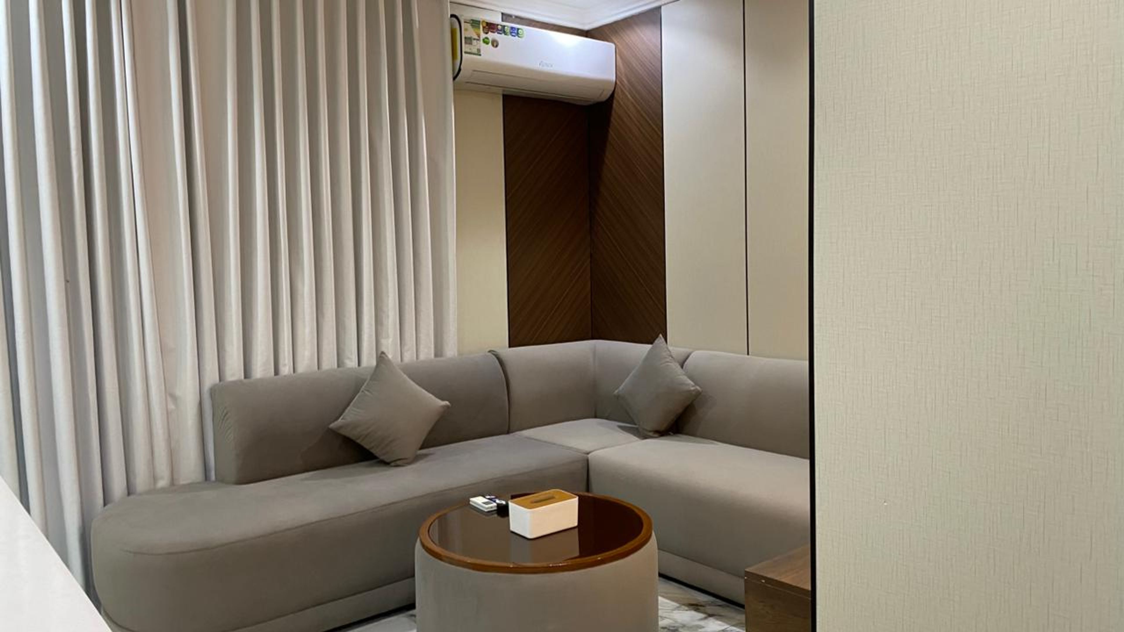 https://img.gathern.co/1024x0/1/hdYeUGSuAexJ_cPcSq7IqsT2Wa6c1ltL.jpeg