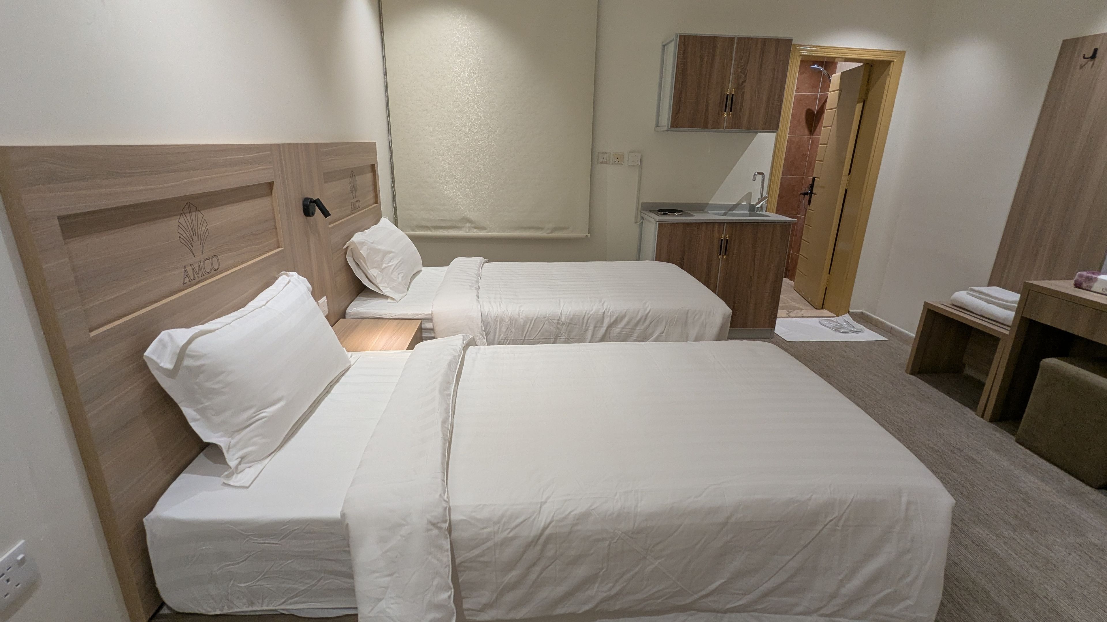 https://img.gathern.co/1400x0/1/hkZk4Iox3jwdBH19NrLW0TUpQT0KZlXy.jpg