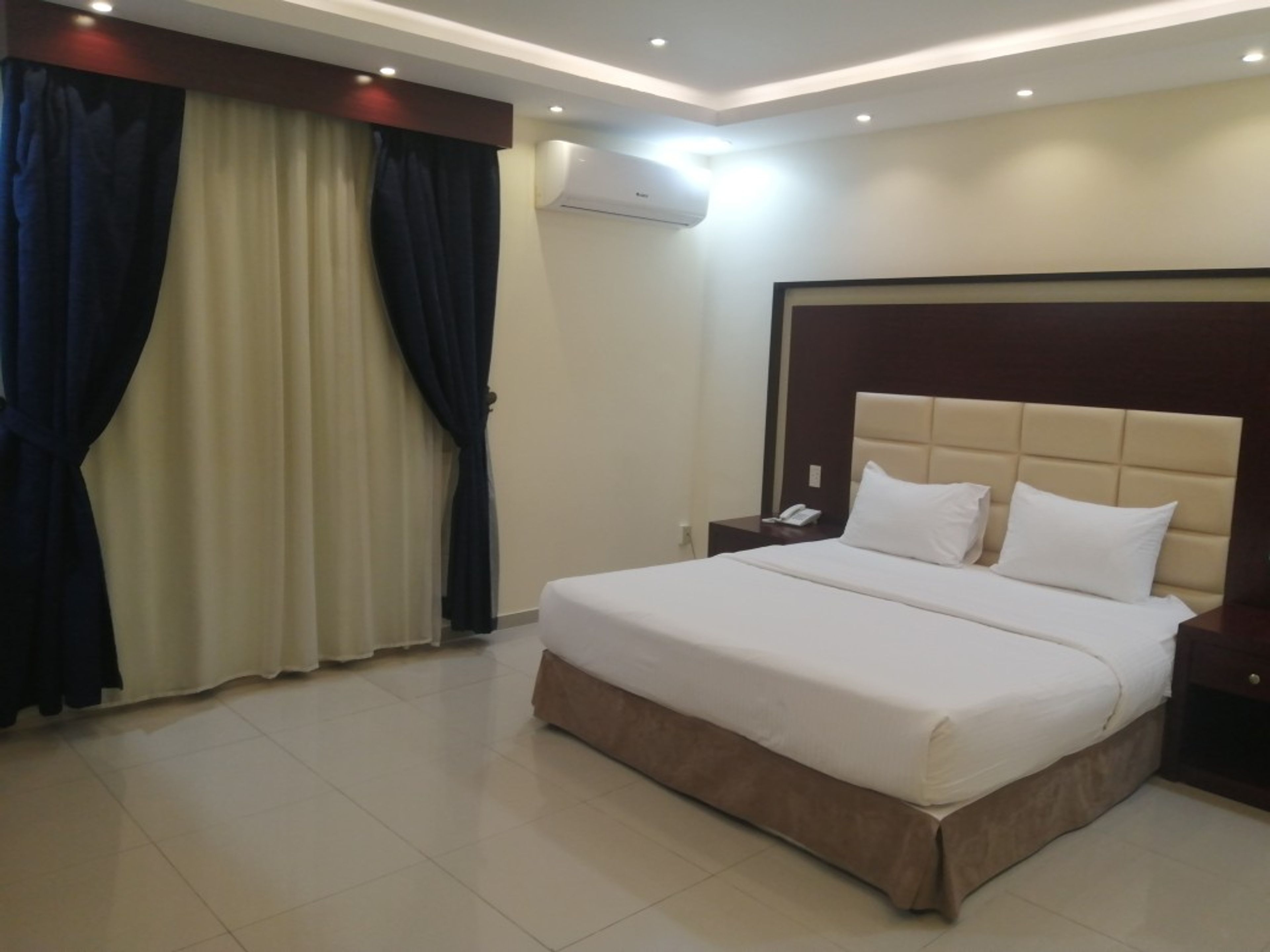 https://img.gathern.co/1400x0/1/hlGykPlcoToSA42xmtmv8DKyMM2qAyaV.jpg