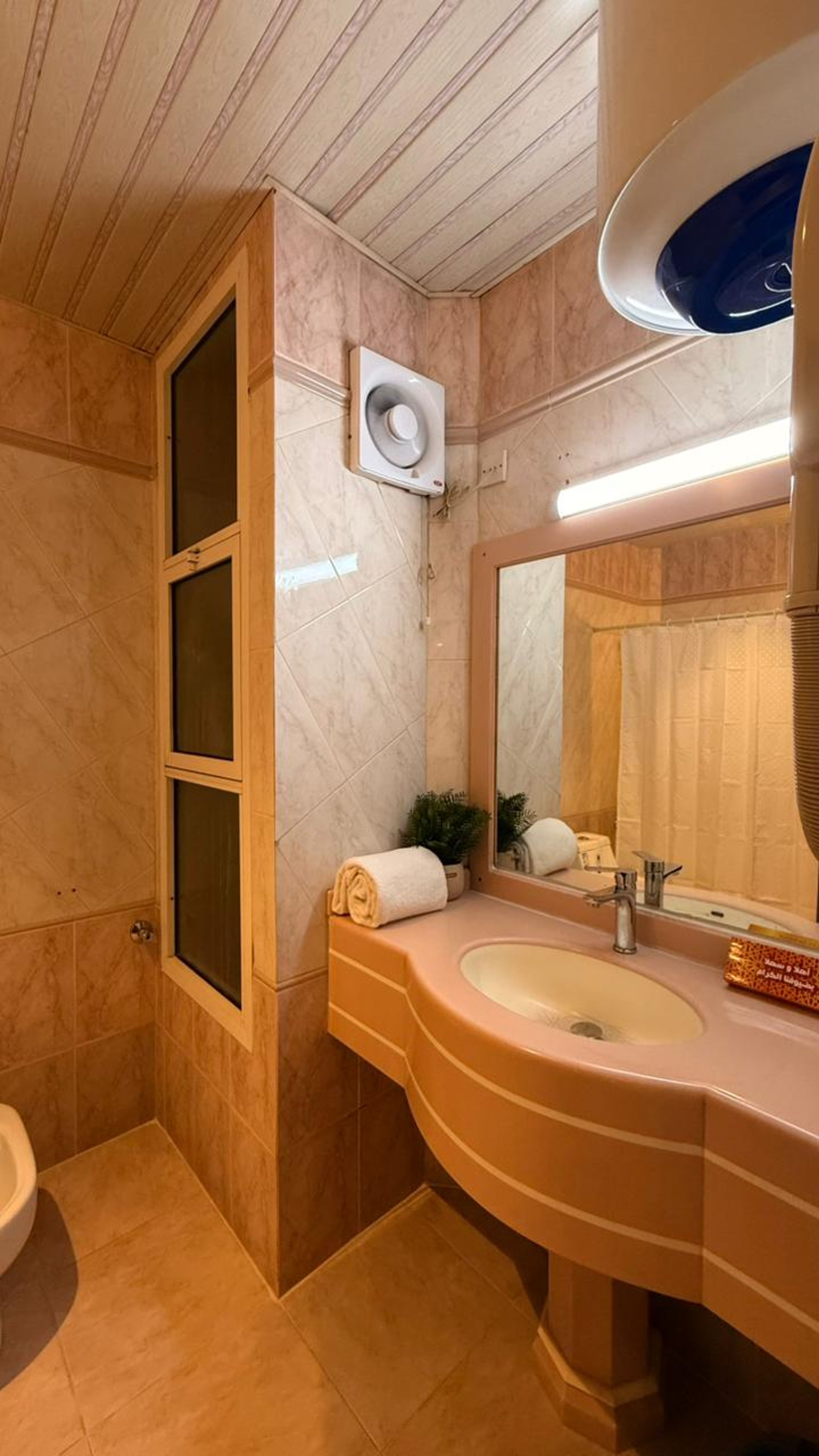 https://img.gathern.co/1400x0/1/hy6UIVmRuK3pda-o-QMHOP8d0V1aY_H_.jpg