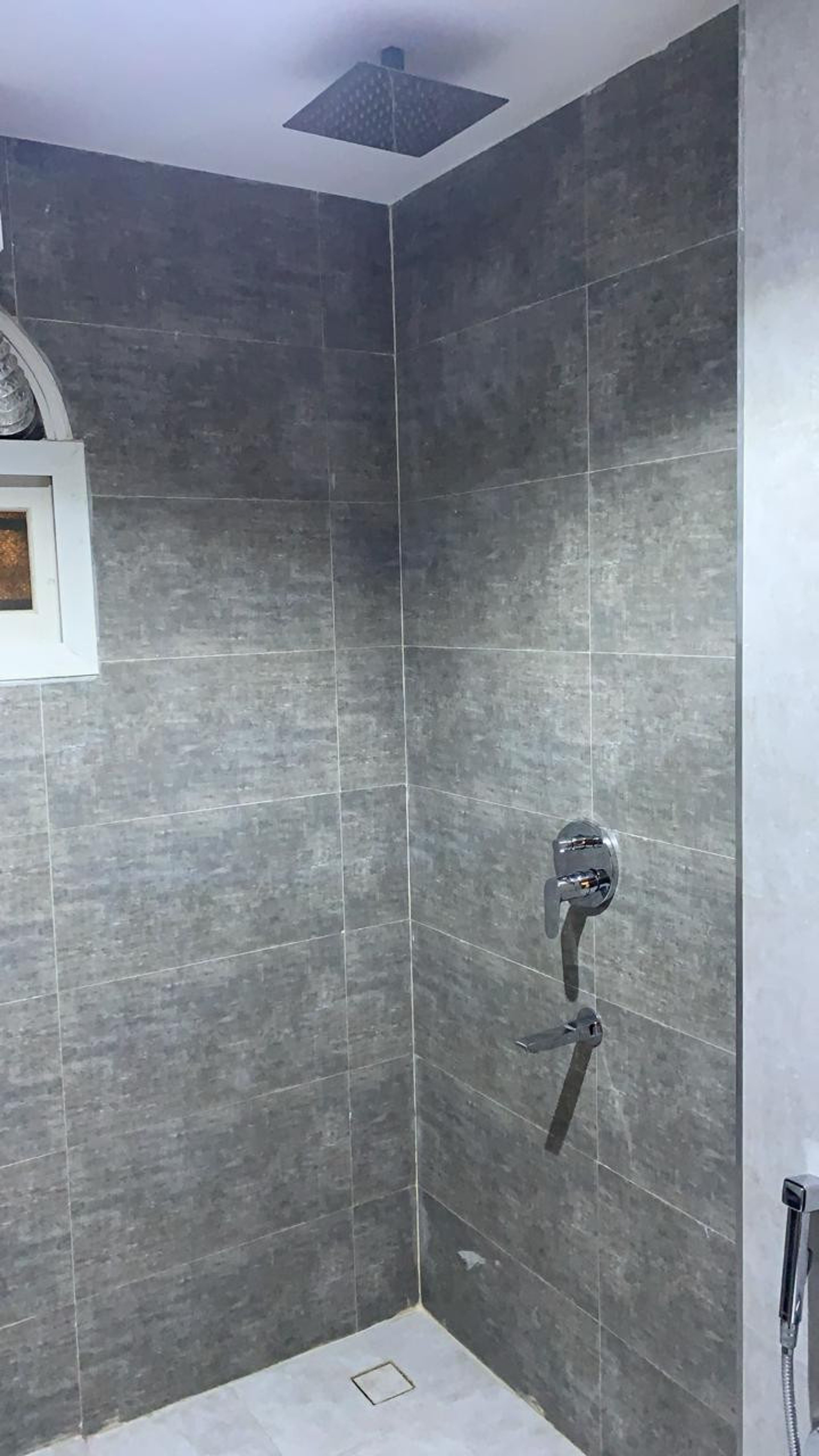 https://img.gathern.co/1024x0/1/i3WjNBP-N-OYI6zgdVOu3EbldTQTyV4n.jpg