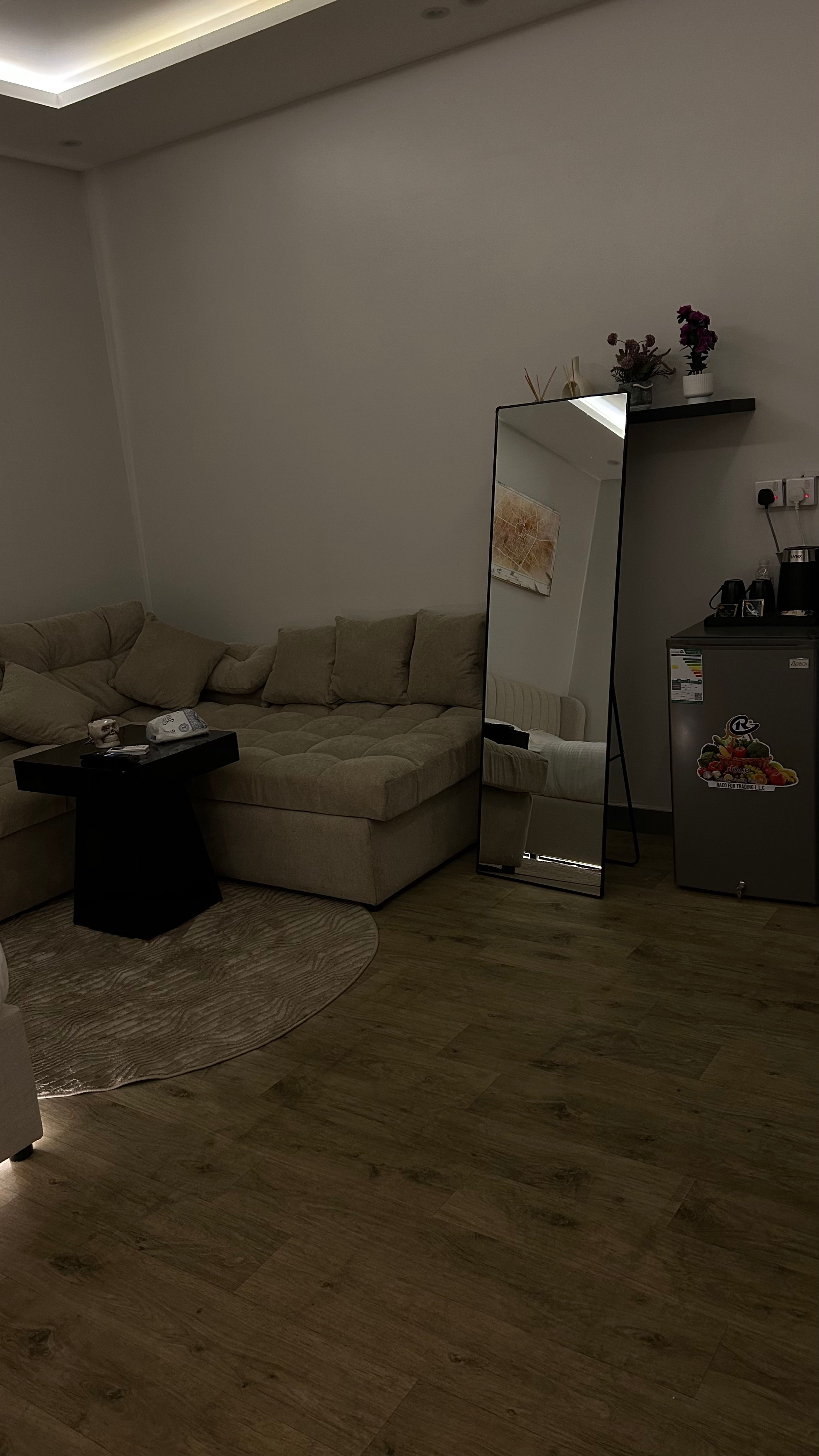 https://img.gathern.co/1400x0/1/iP6tsF5I1OBOgJhOJTPmTPbB5zTDSyZ7.jpg