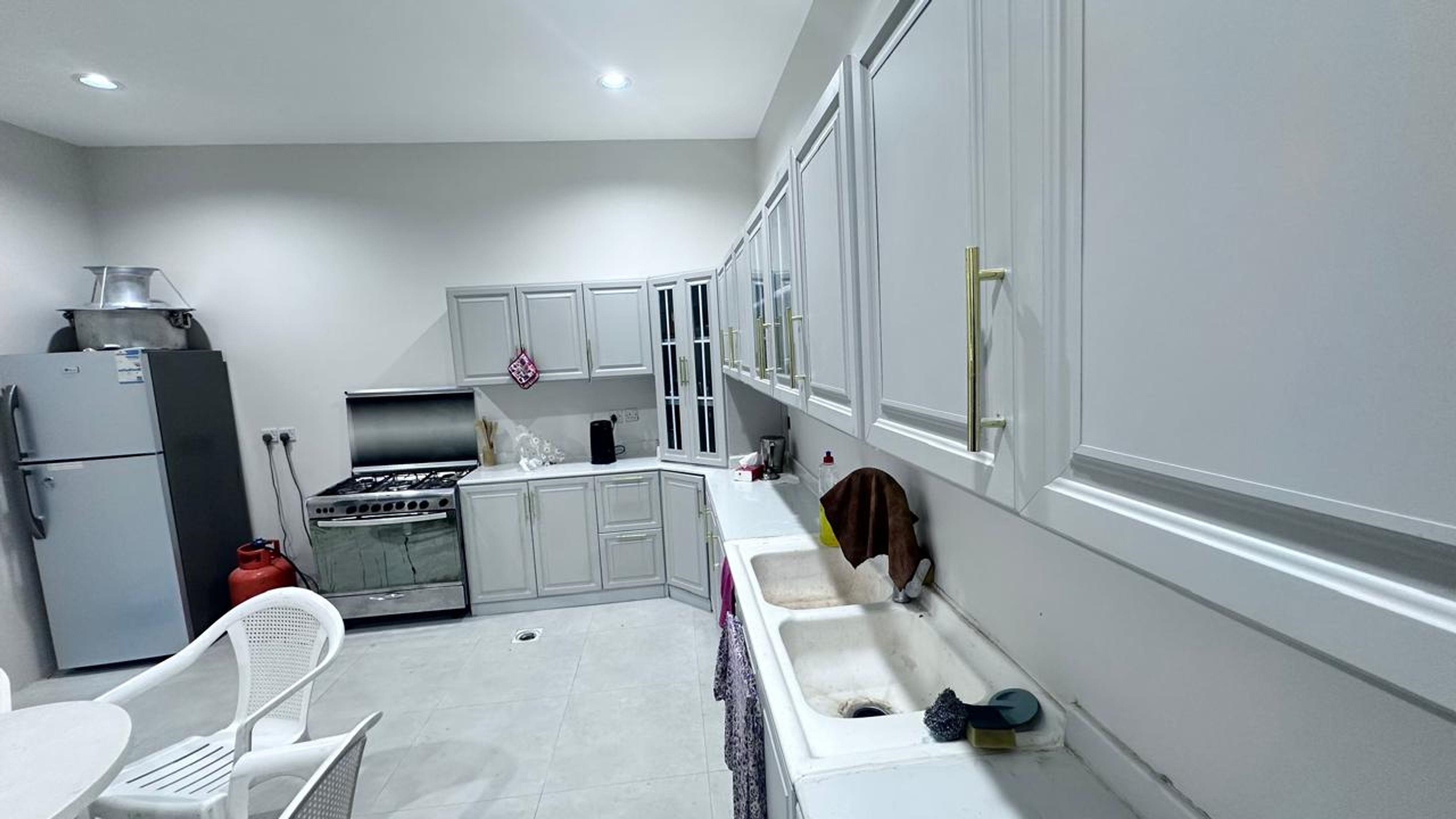 https://img.gathern.co/1400x0/1/iYqfc_31esg7pnvW_cFsazoFfl0THdkB.jpeg